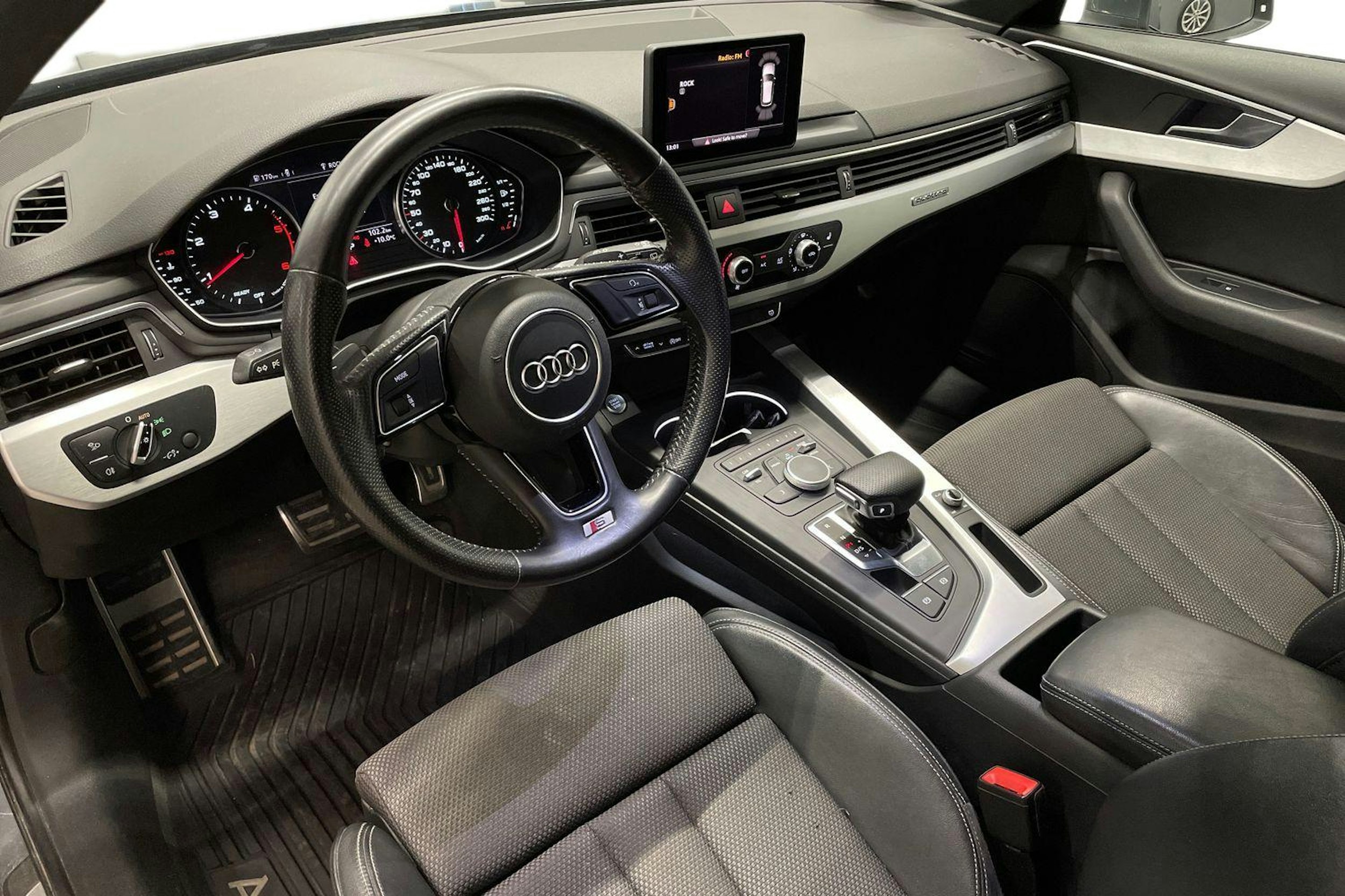Harmaa Audi A4 2016 kuva 7.