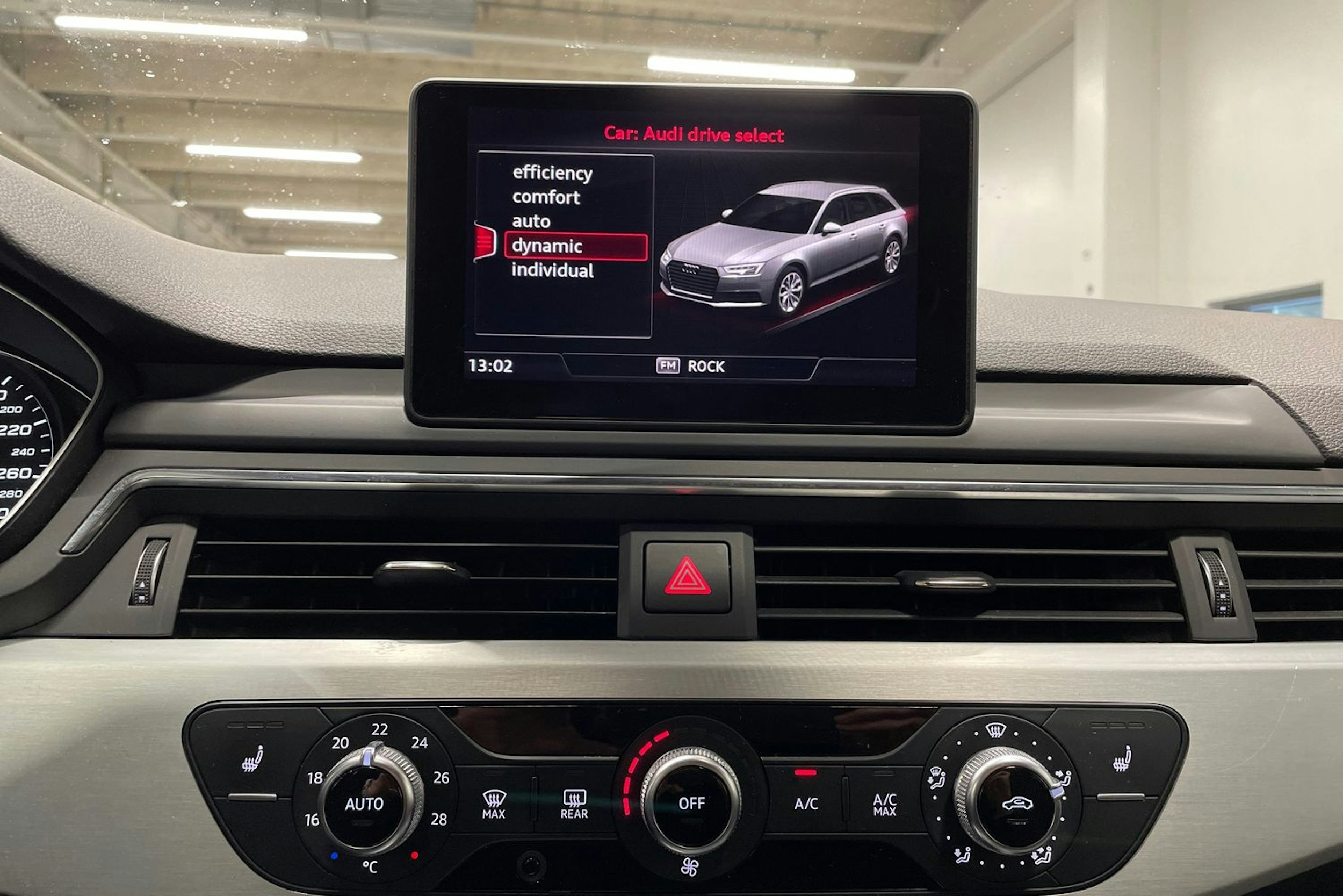 Harmaa Audi A4 2016 kuva 18.