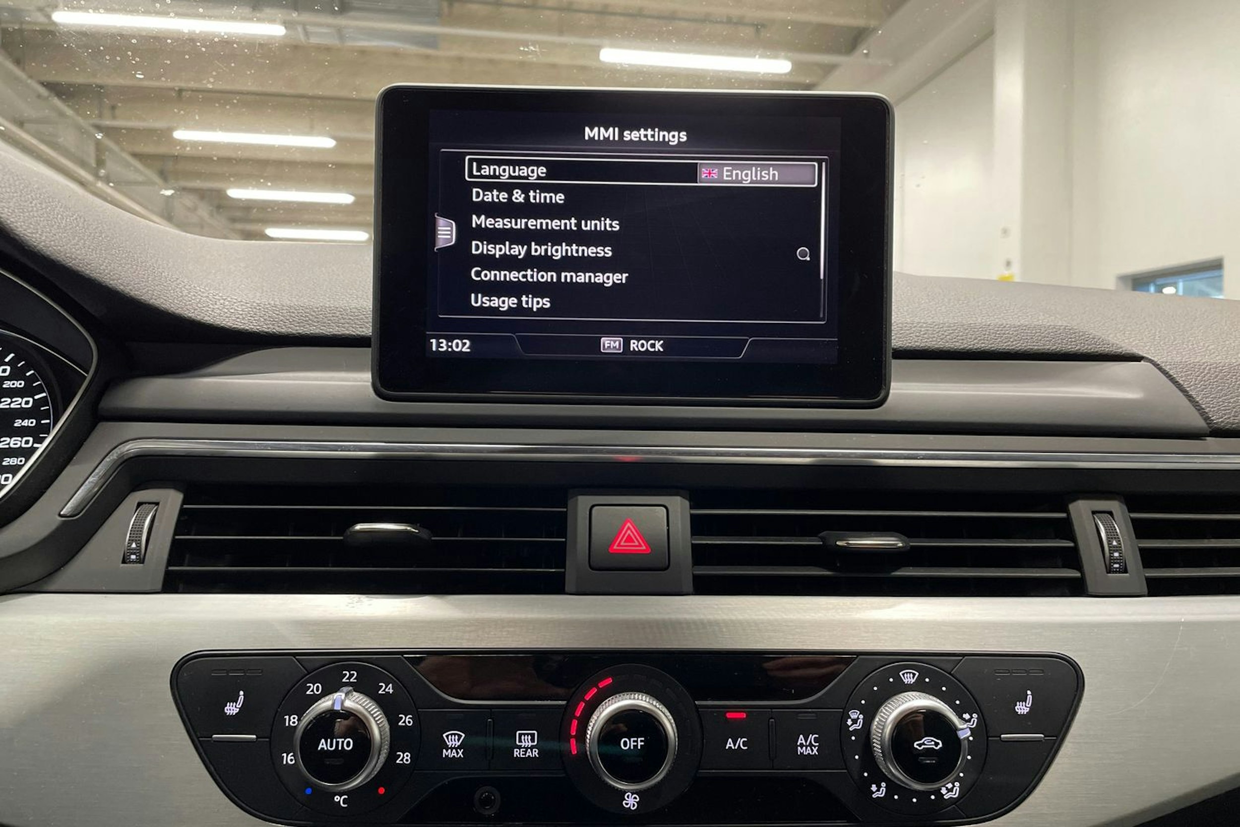 Harmaa Audi A4 2016 kuva 19.