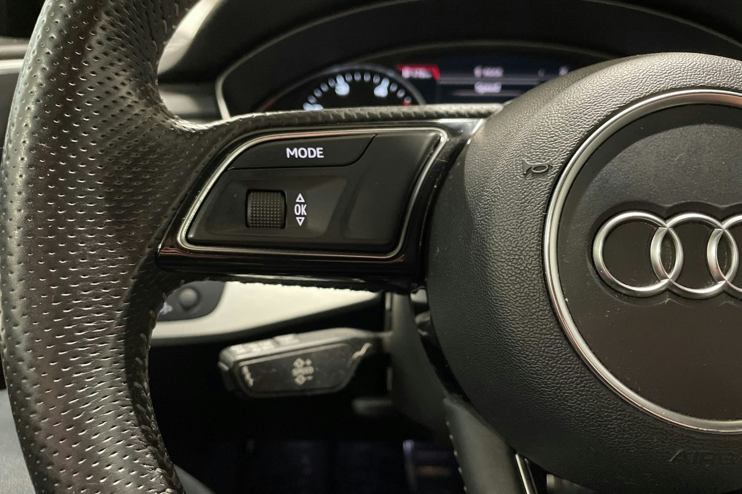 Harmaa Audi A4 2016 kuva 24.