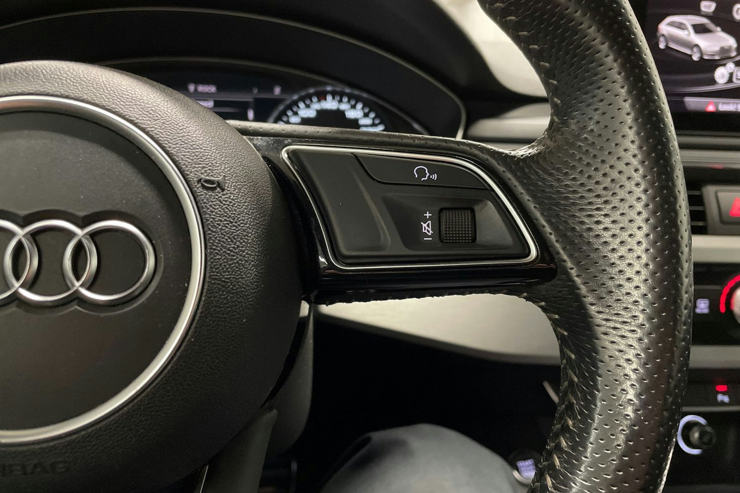 Harmaa Audi A4 2016 kuva 25.