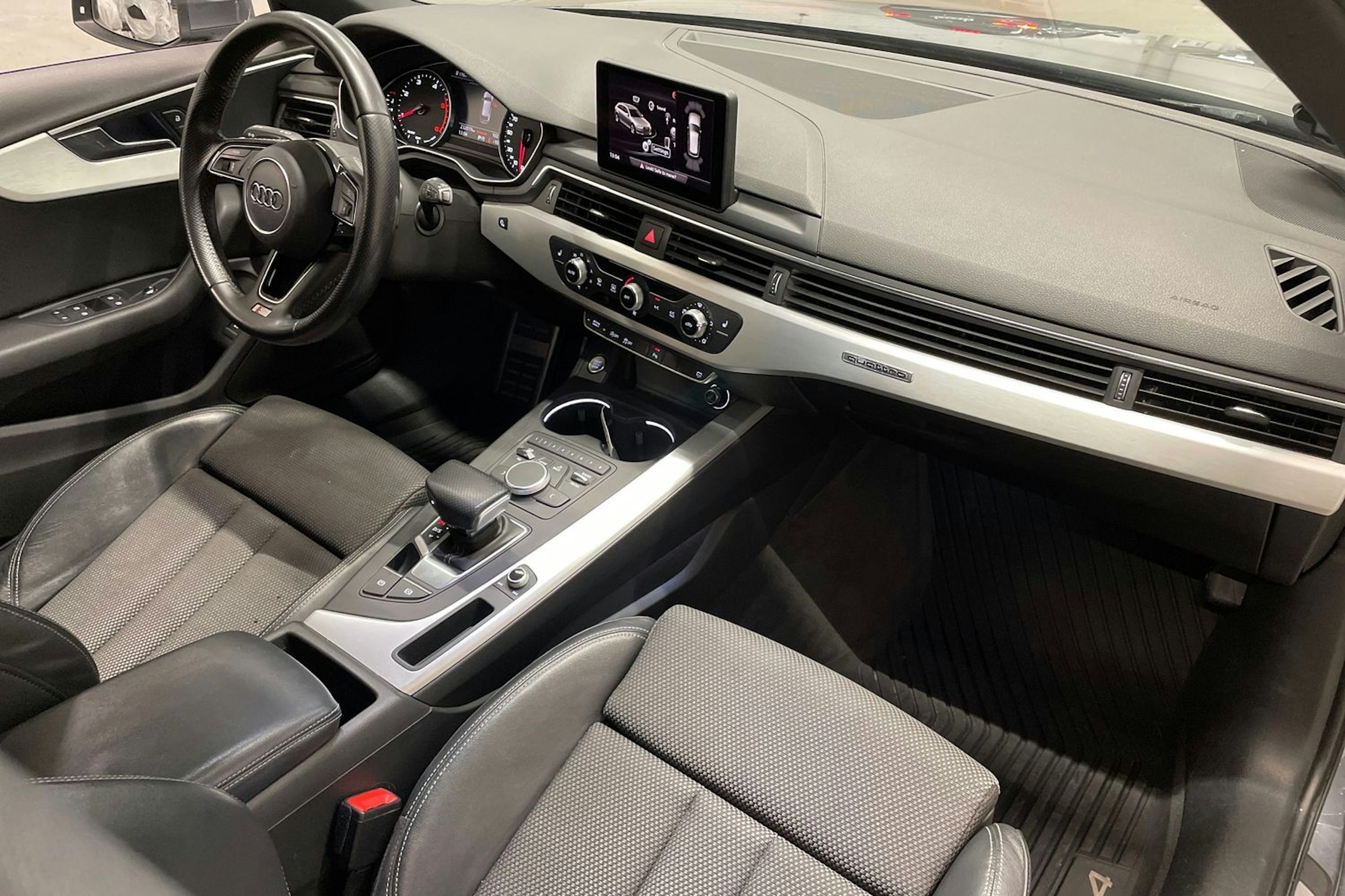 Harmaa Audi A4 2016 kuva 29.