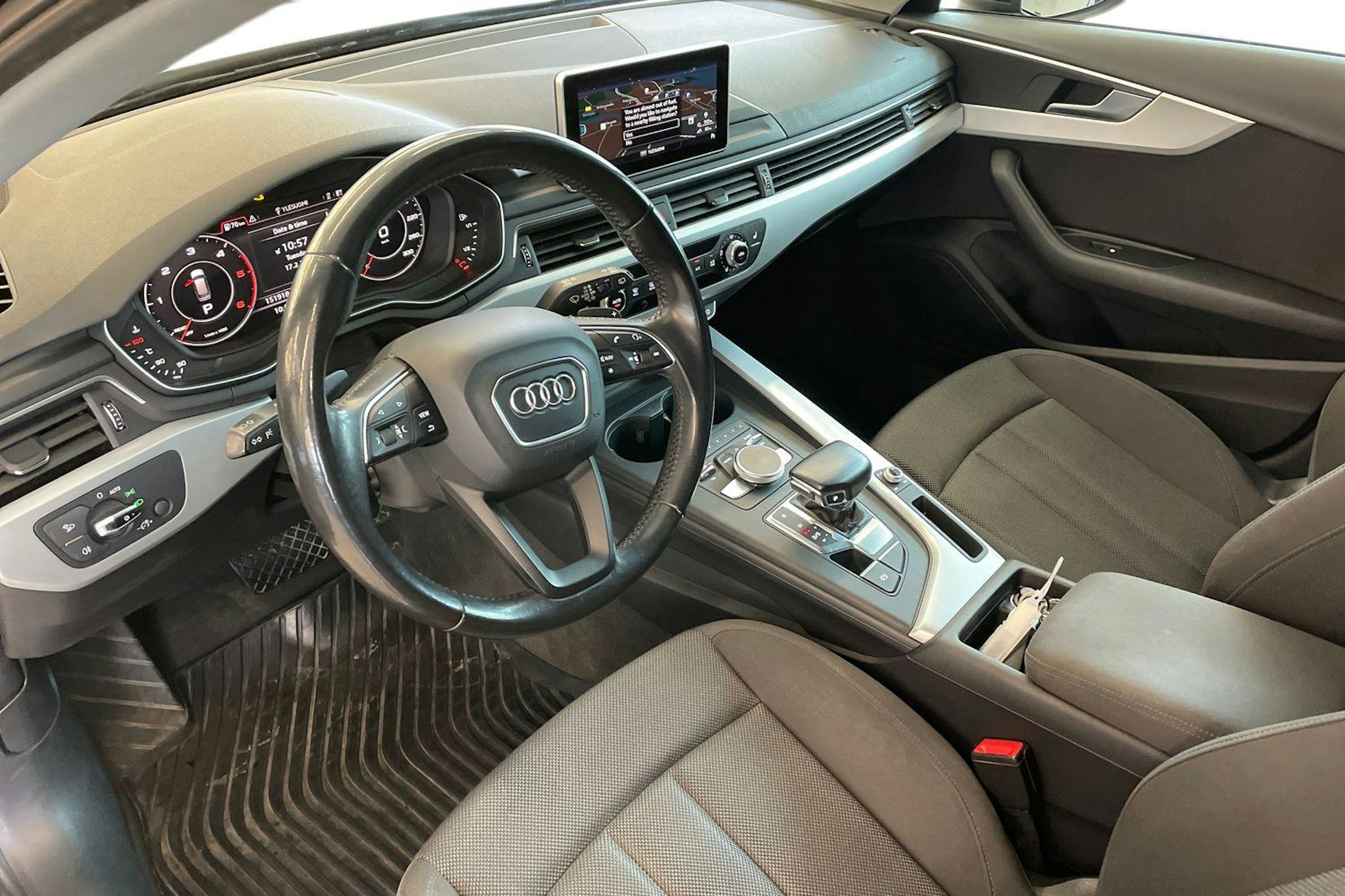 Musta Audi A4 2016 kuva 7.