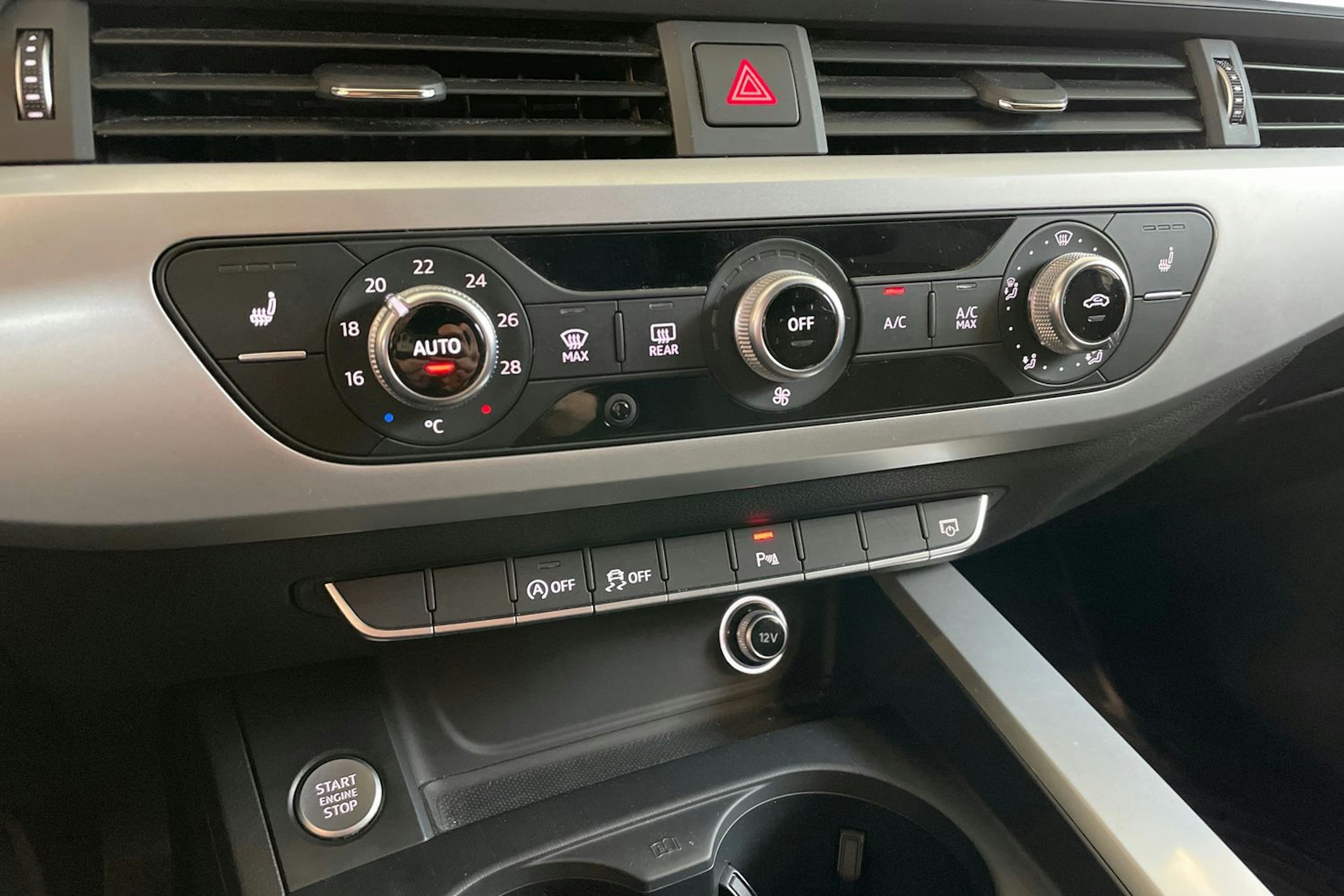 Musta Audi A4 2016 kuva 20.