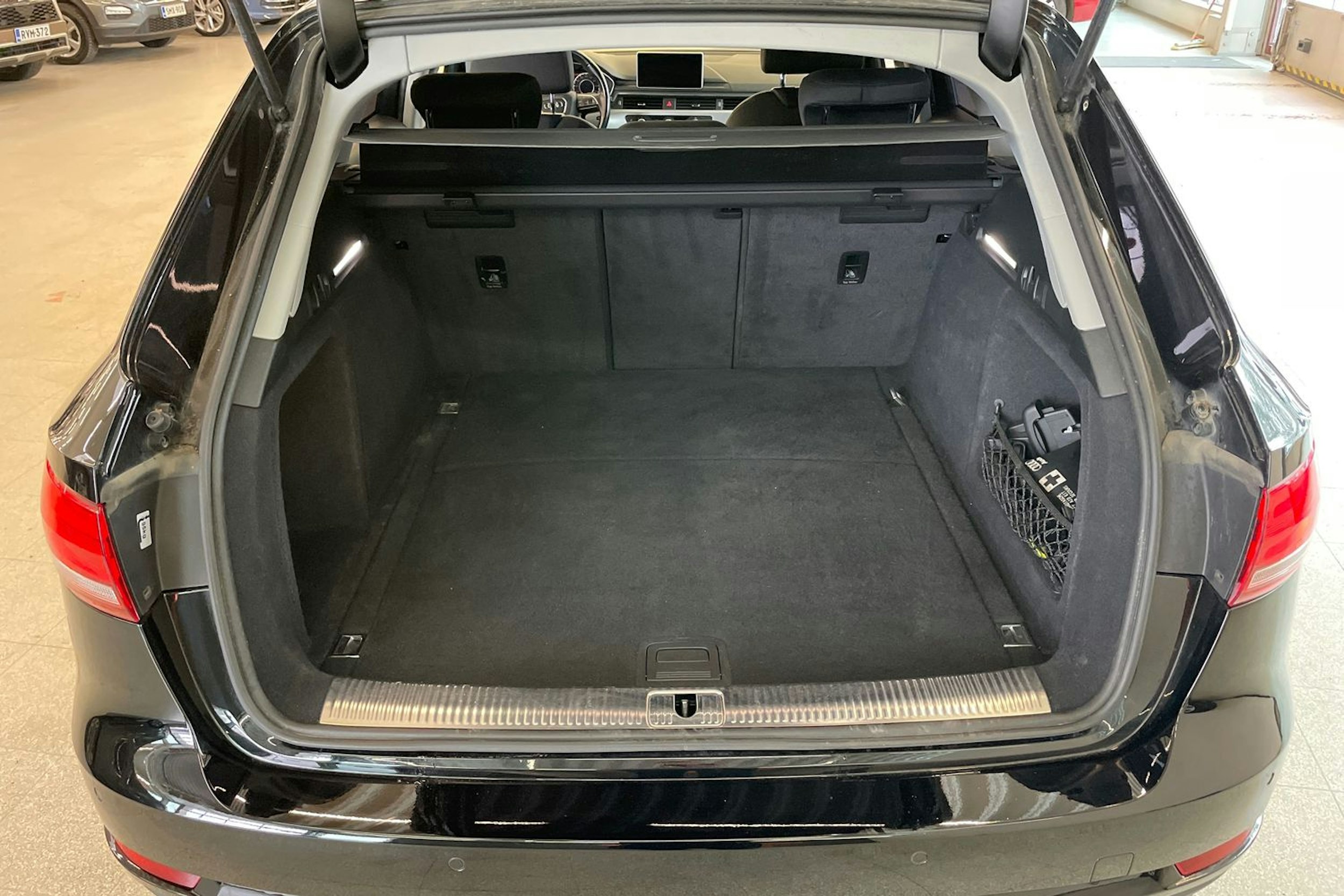 Musta Audi A4 2016 kuva 22.