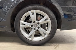 musta Audi A4 2016 kuva 11.