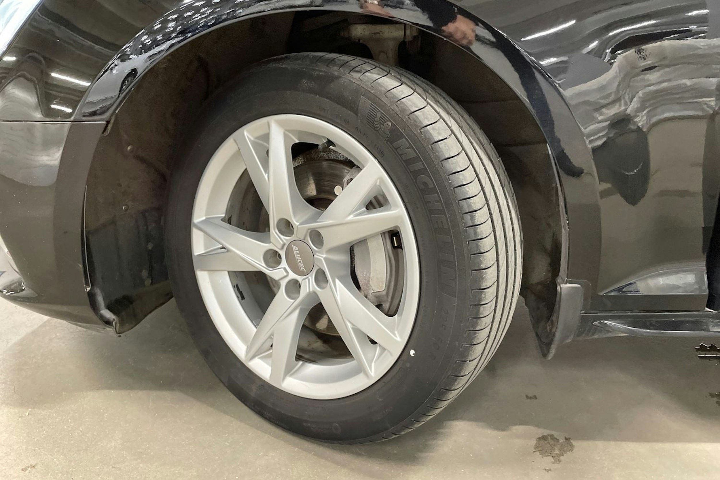musta Audi A4 2016 kuva 13.