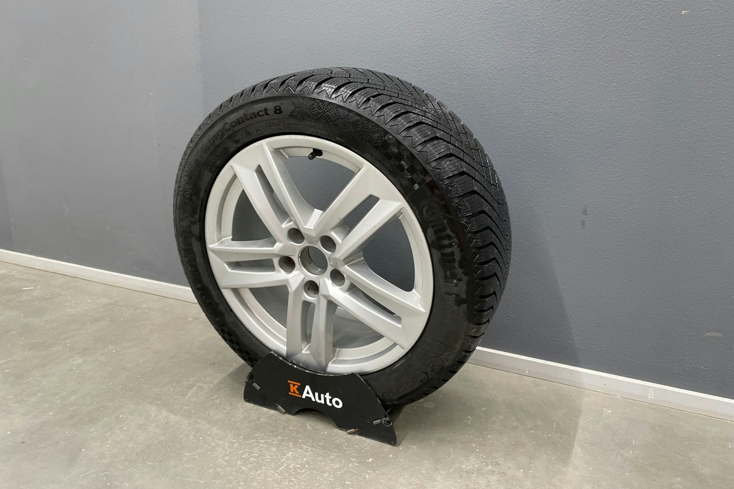 musta Audi A4 2016 kuva 14.
