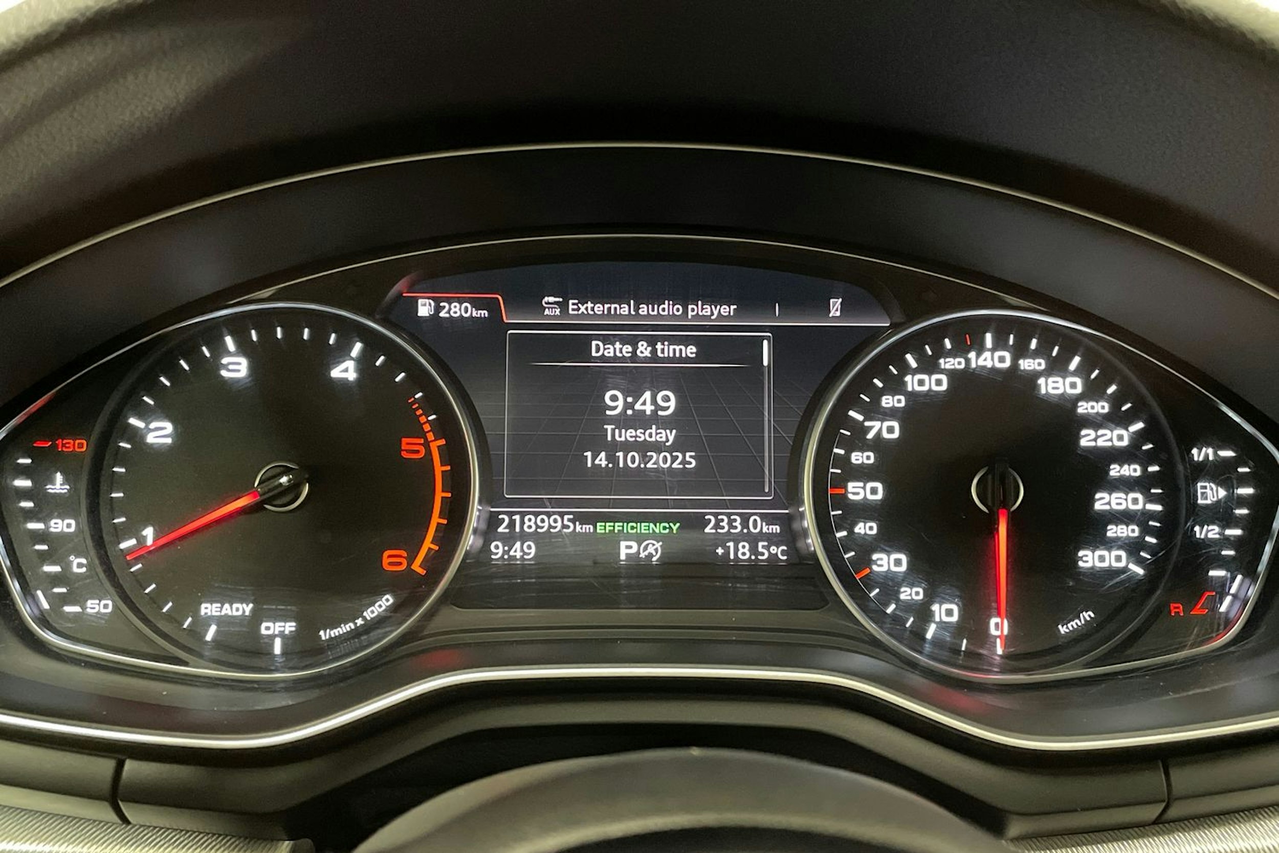 musta Audi A4 2016 kuva 16.