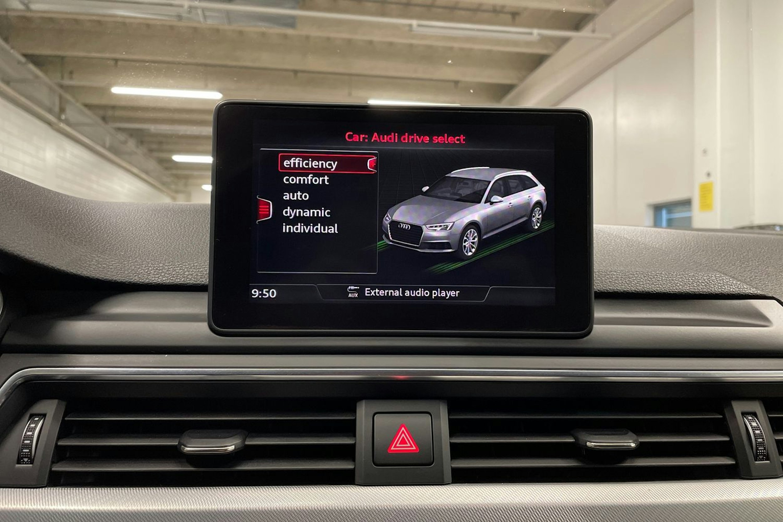 musta Audi A4 2016 kuva 18.