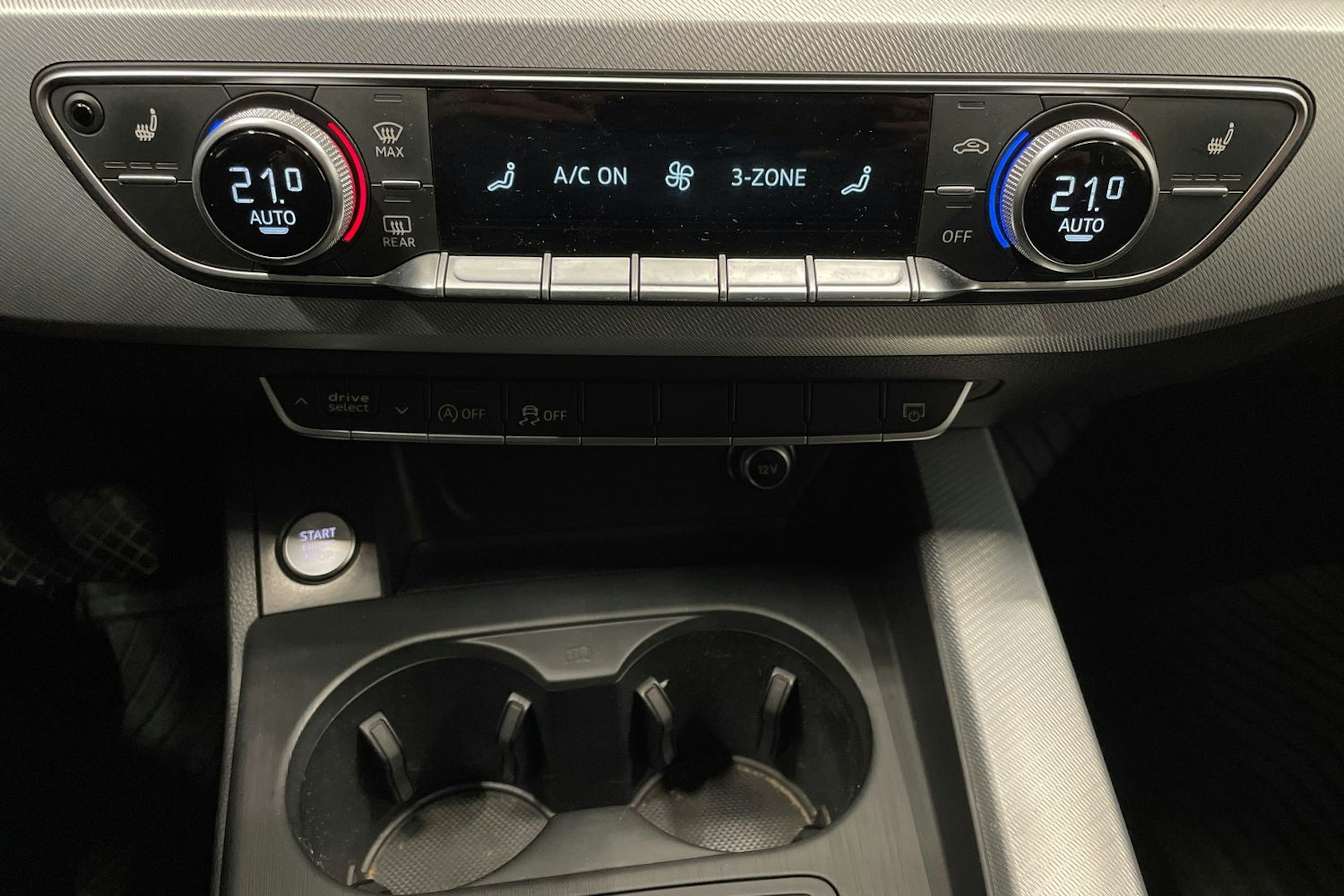 musta Audi A4 2016 kuva 21.