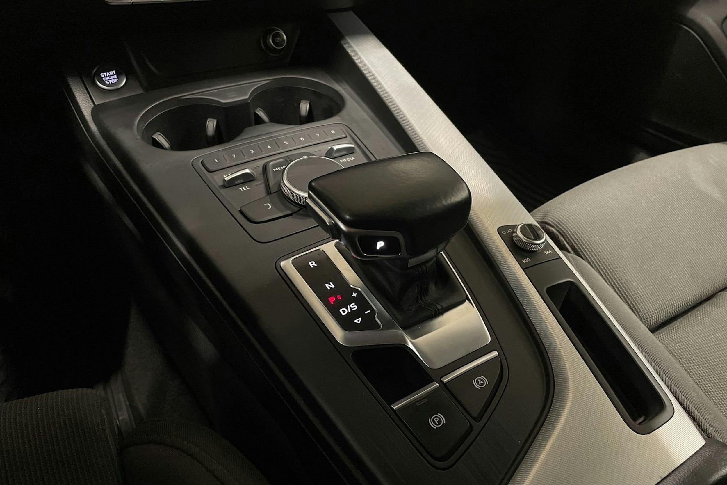 musta Audi A4 2016 kuva 22.