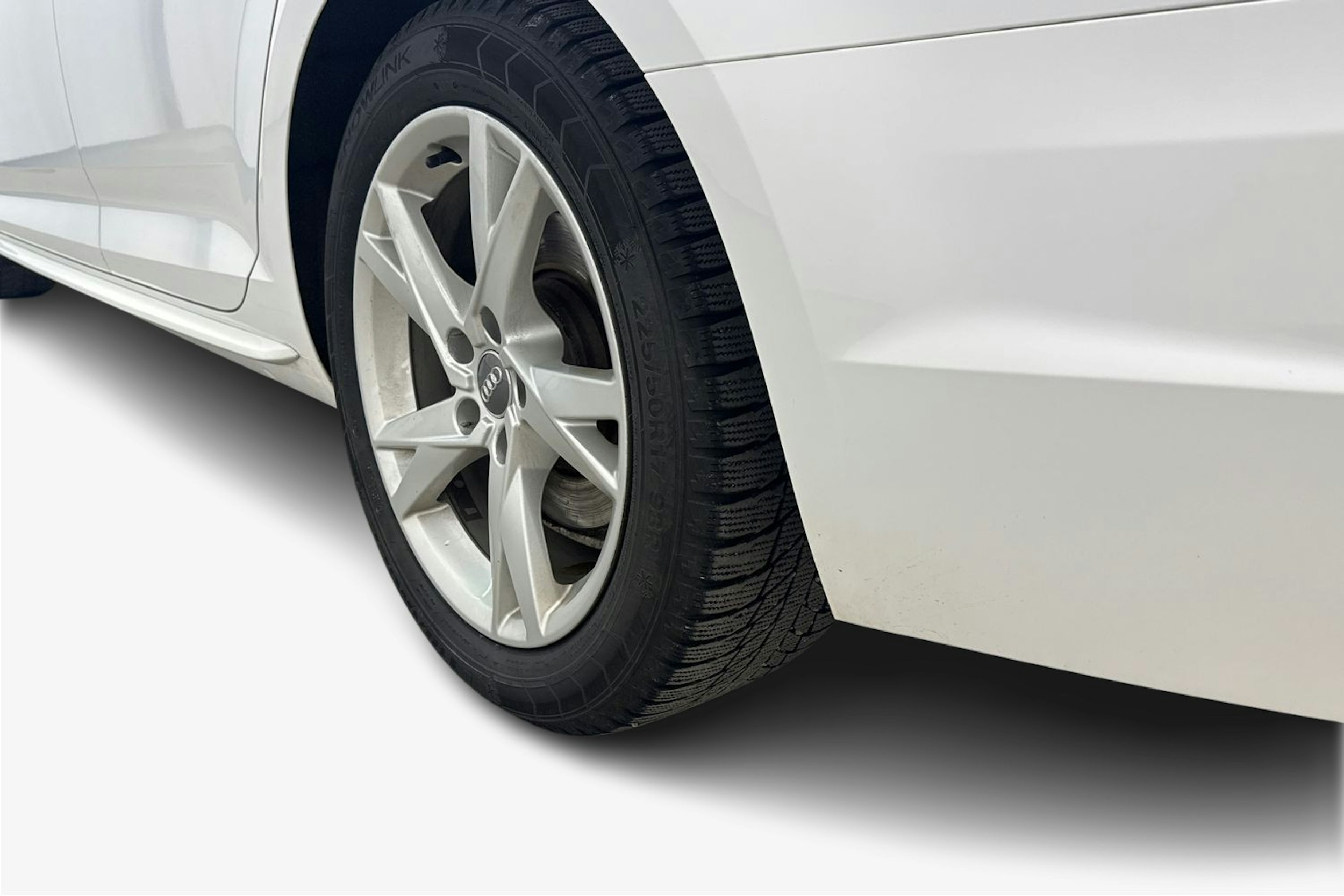 Valkoinen Audi A4 2016 kuva 9.