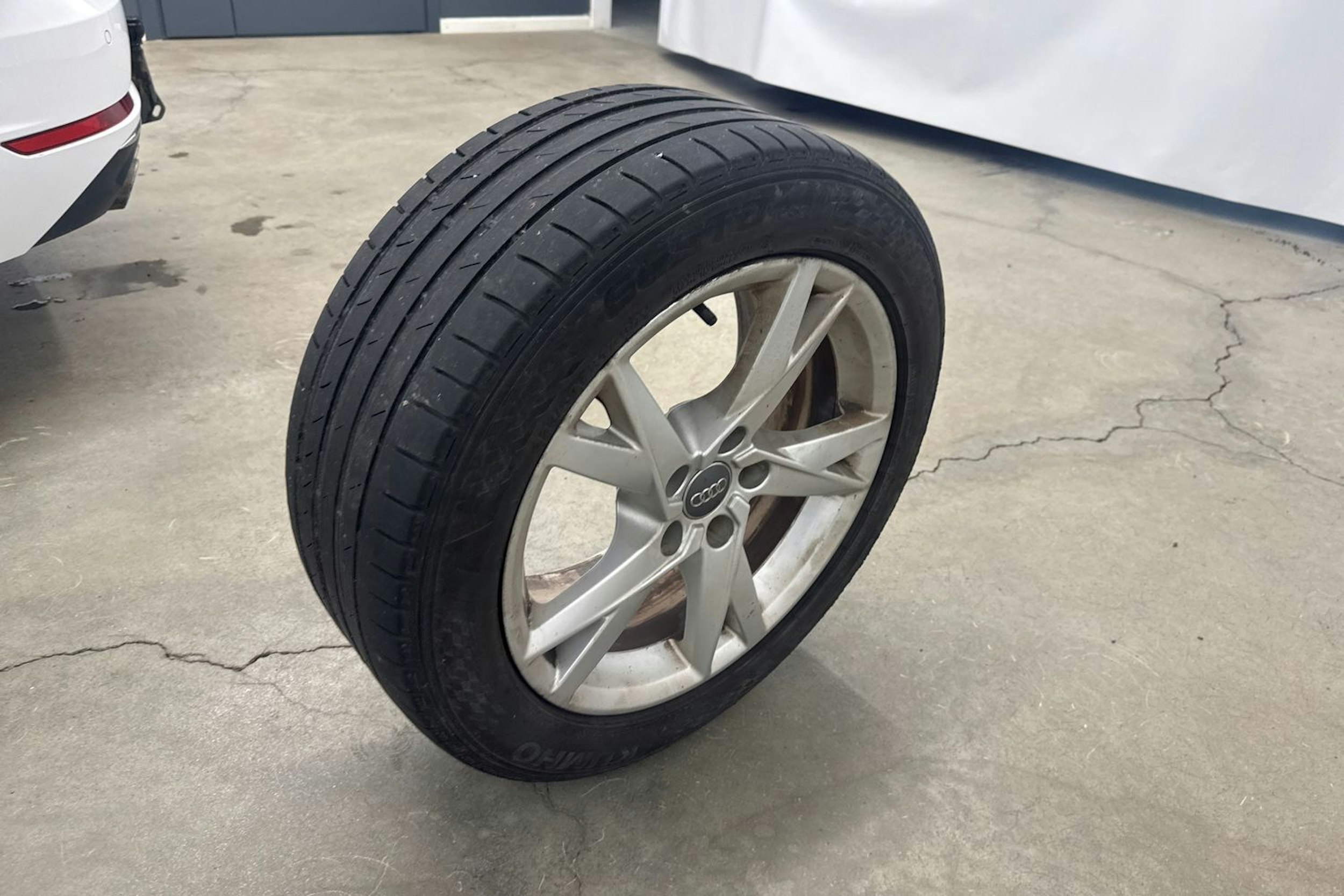 Valkoinen Audi A4 2016 kuva 10.