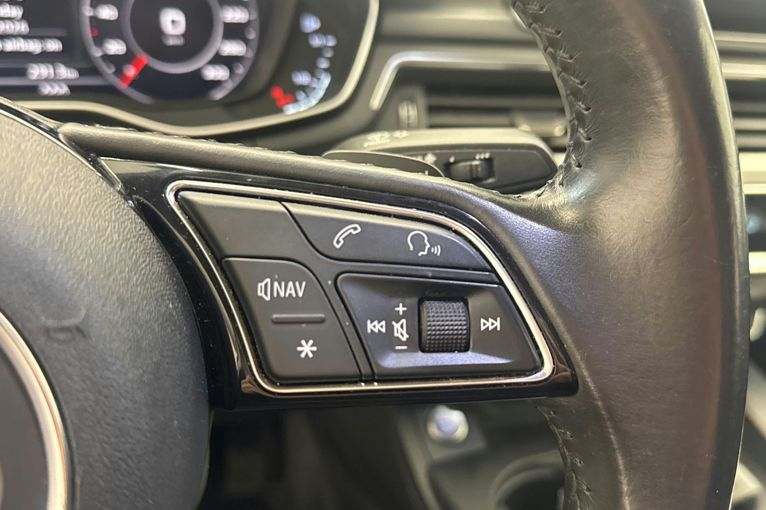 Valkoinen Audi A4 2016 kuva 16.