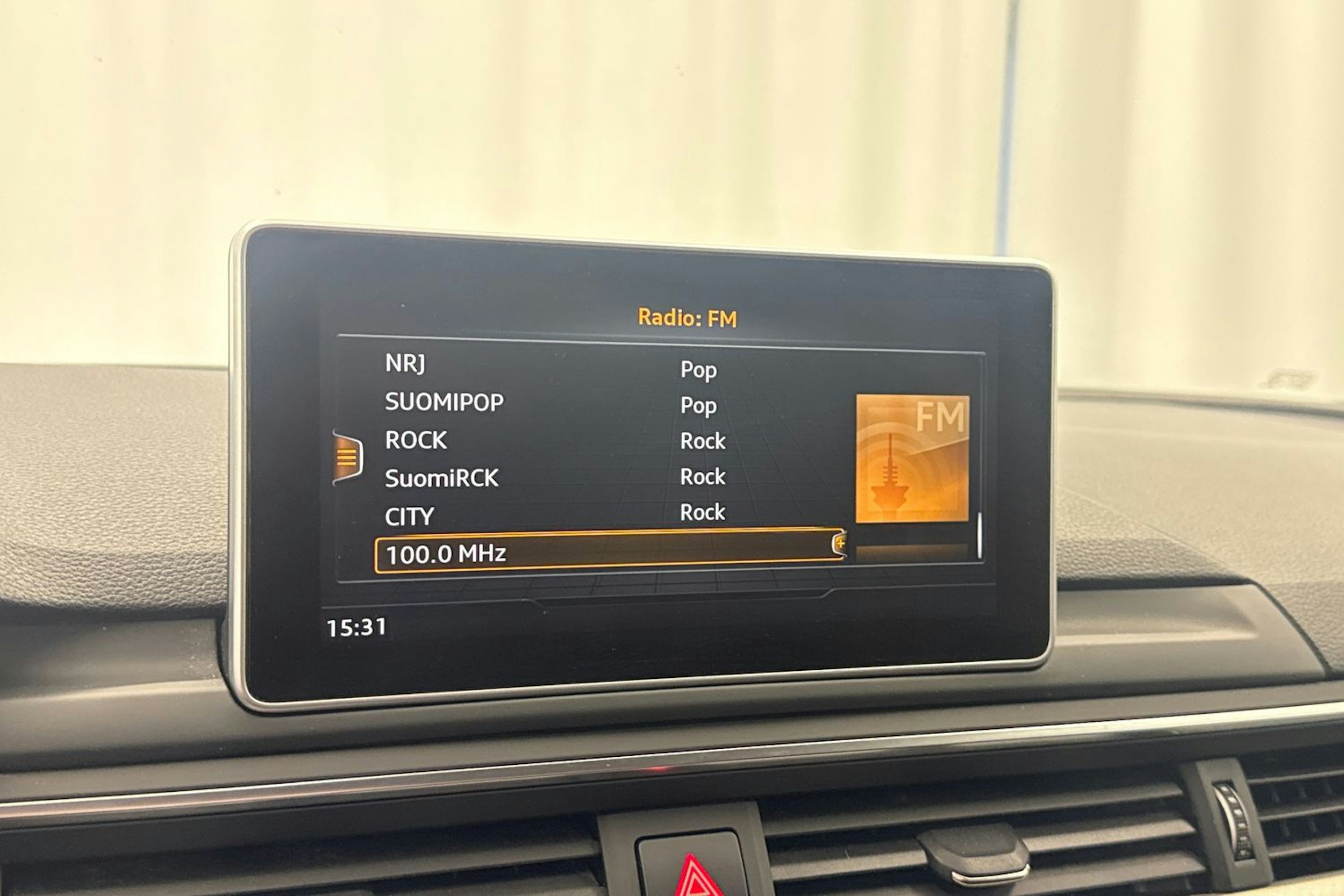 Valkoinen Audi A4 2016 kuva 18.