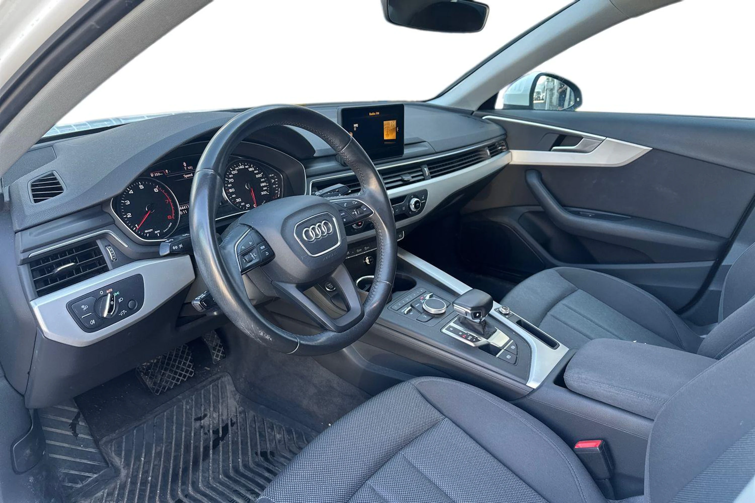 Valkoinen Audi A4 2016 kuva 3.