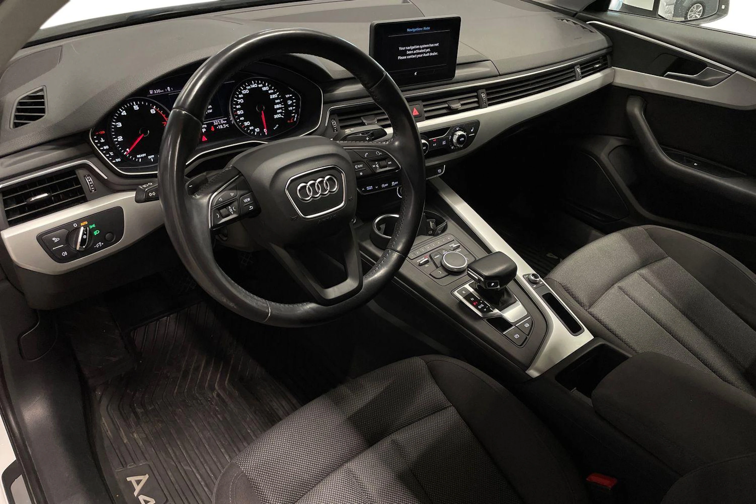 Valkoinen Audi A4 2016 kuva 8.