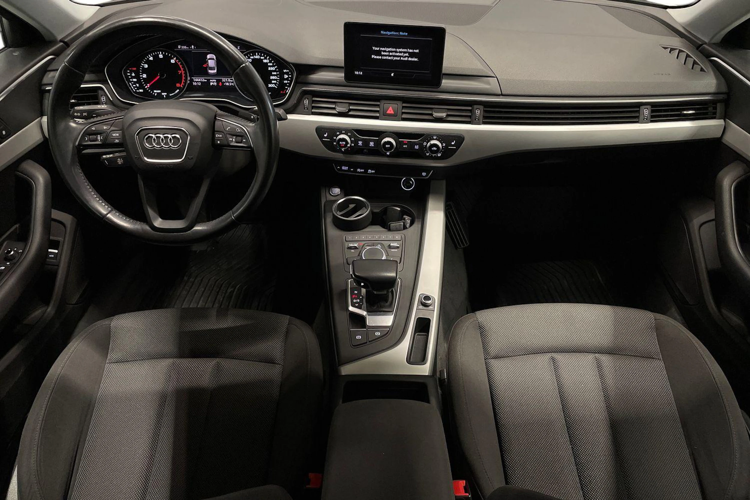 Valkoinen Audi A4 2016 kuva 9.