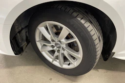 Valkoinen Audi A4 2016 kuva 13.