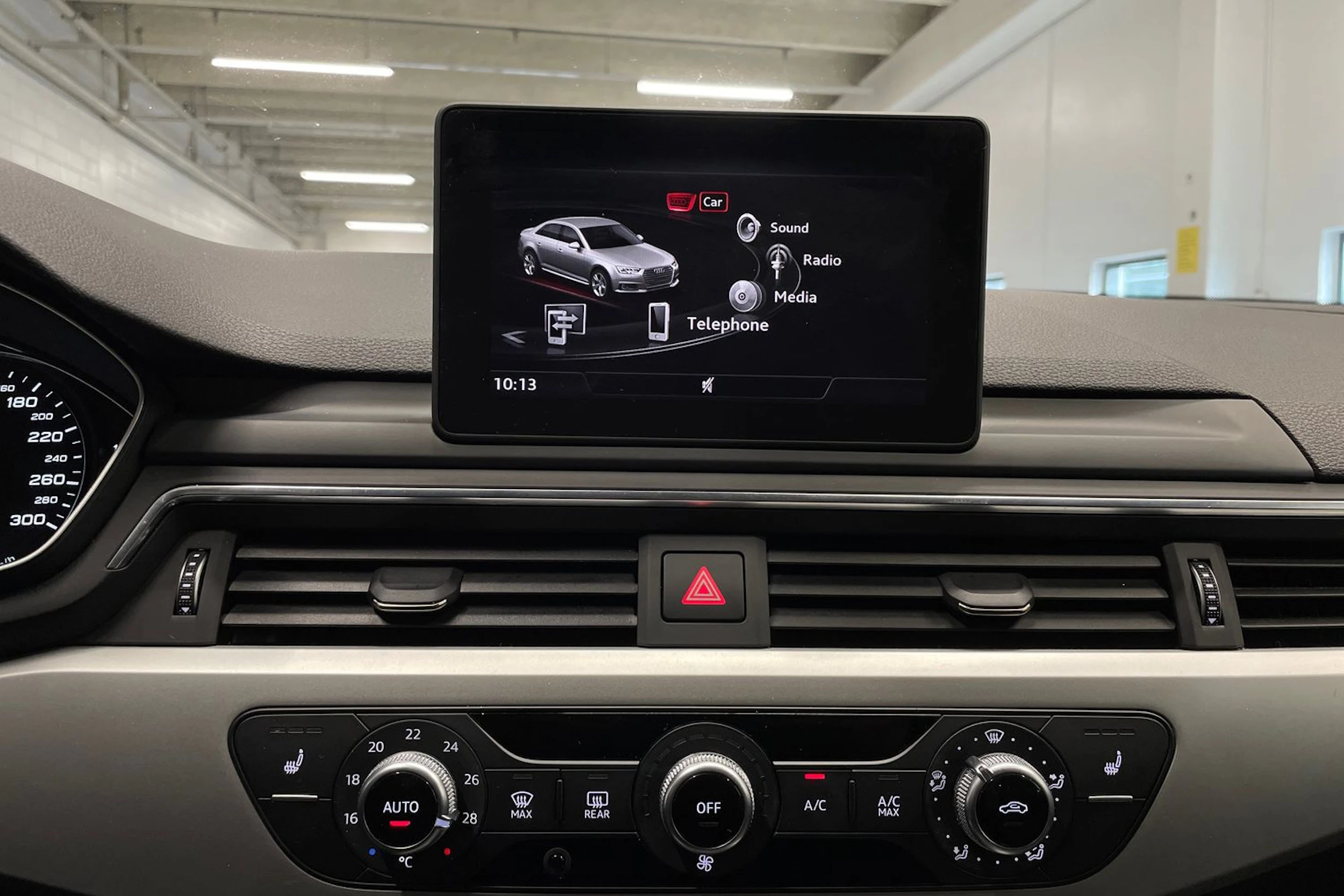 Valkoinen Audi A4 2016 kuva 18.