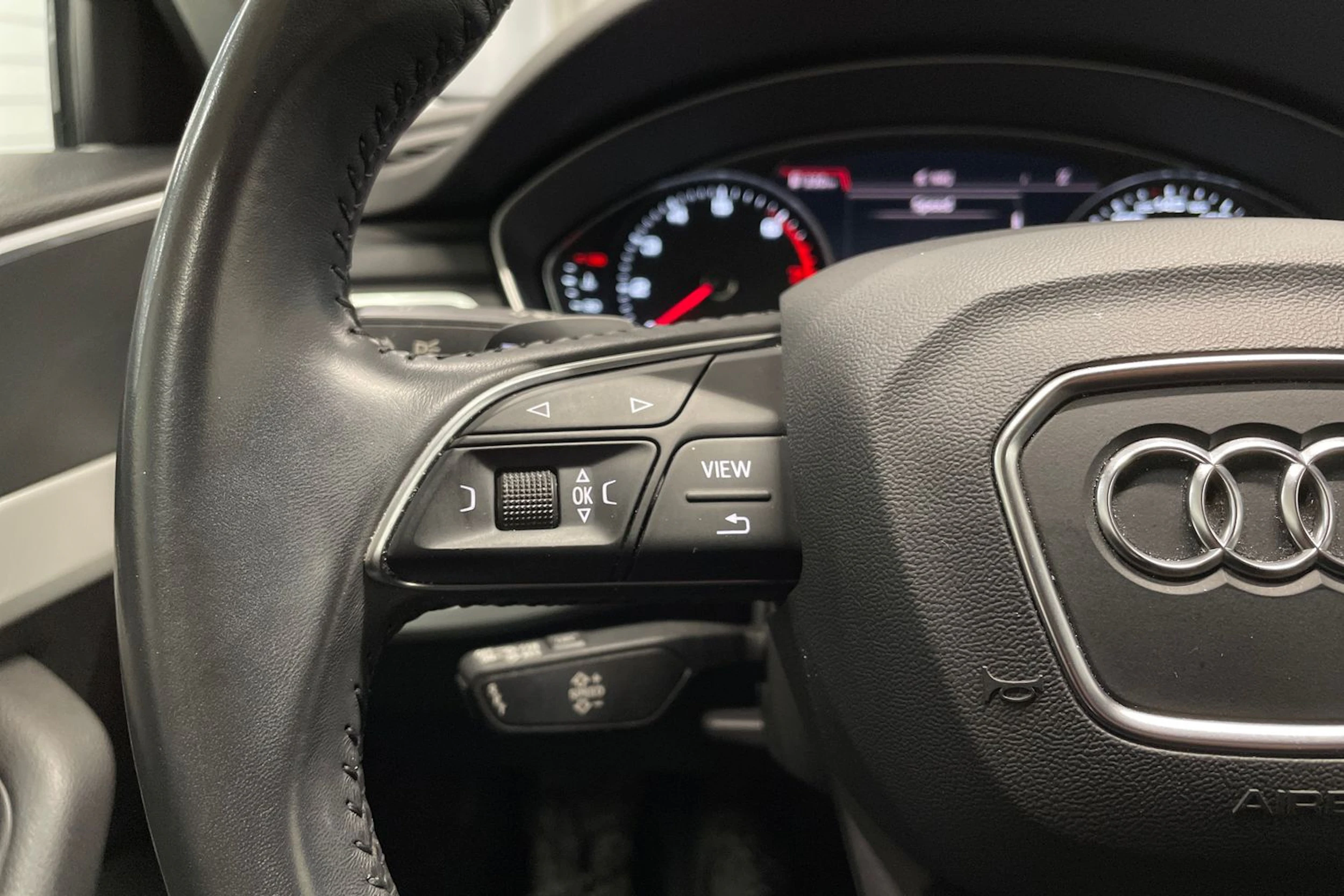 Valkoinen Audi A4 2016 kuva 22.