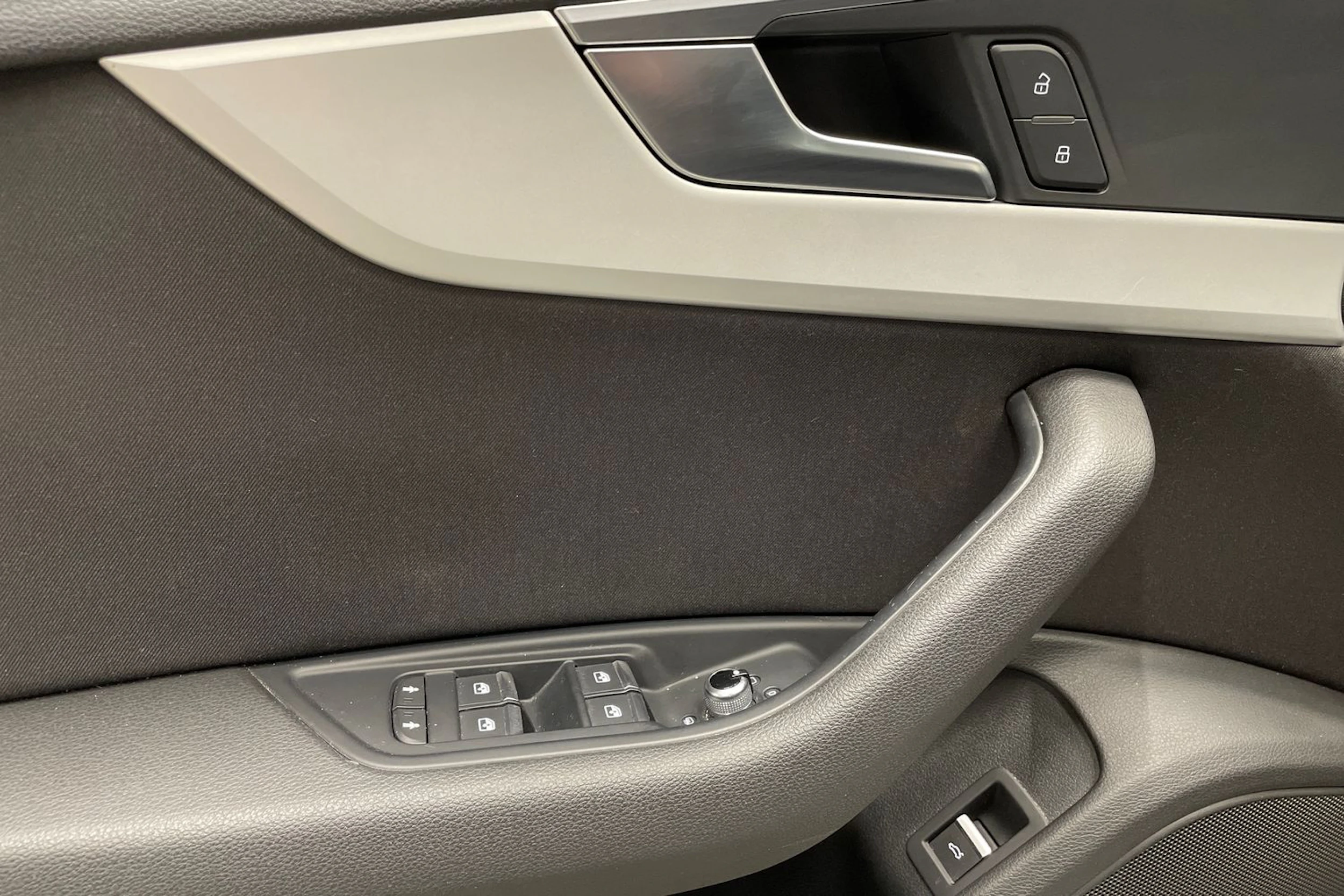 Valkoinen Audi A4 2016 kuva 24.