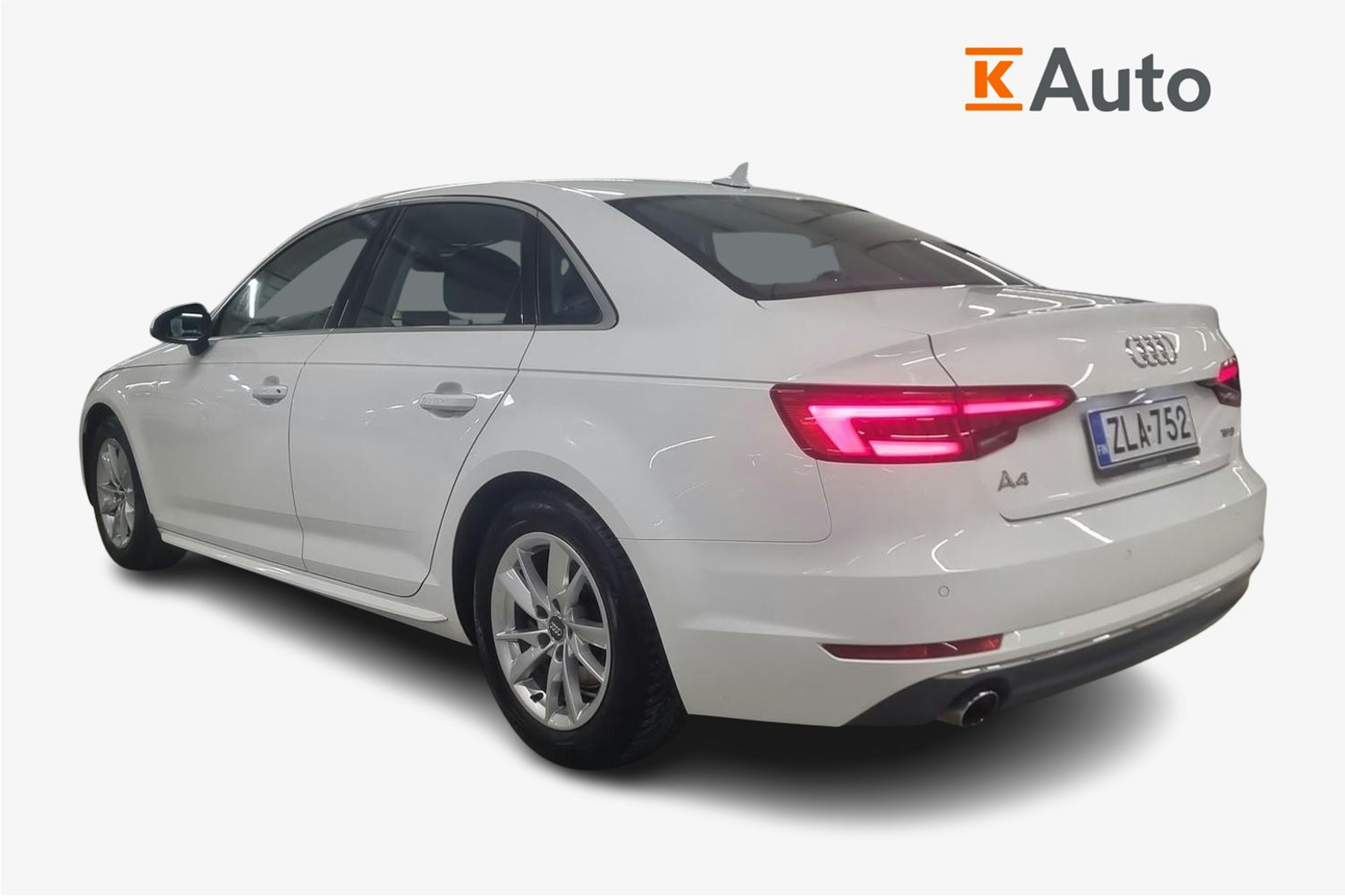 valkoinen Audi A4 2017 kuva 2.