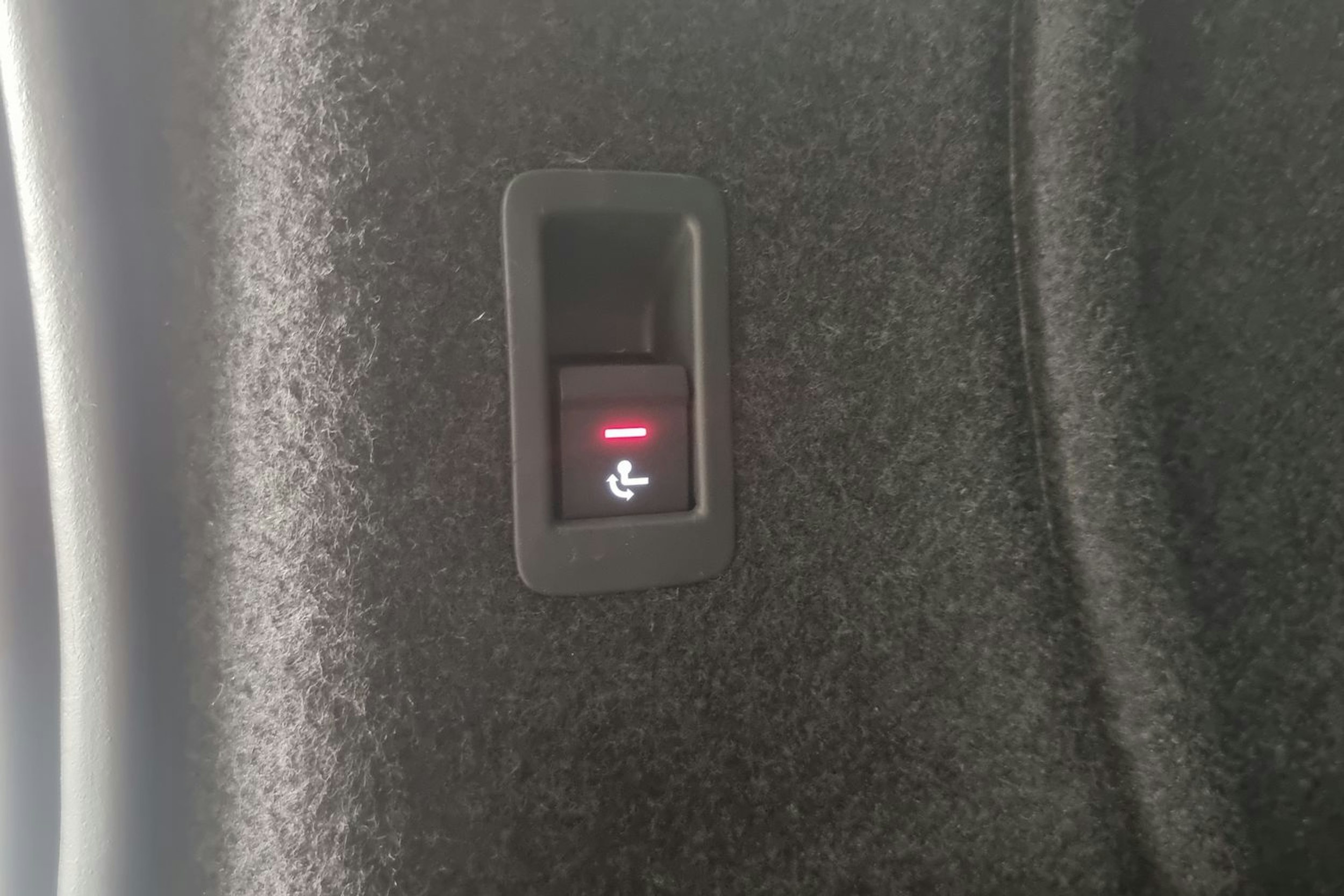 valkoinen Audi A4 2017 kuva 15.