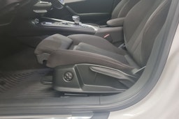 valkoinen Audi A4 2017 kuva 17.