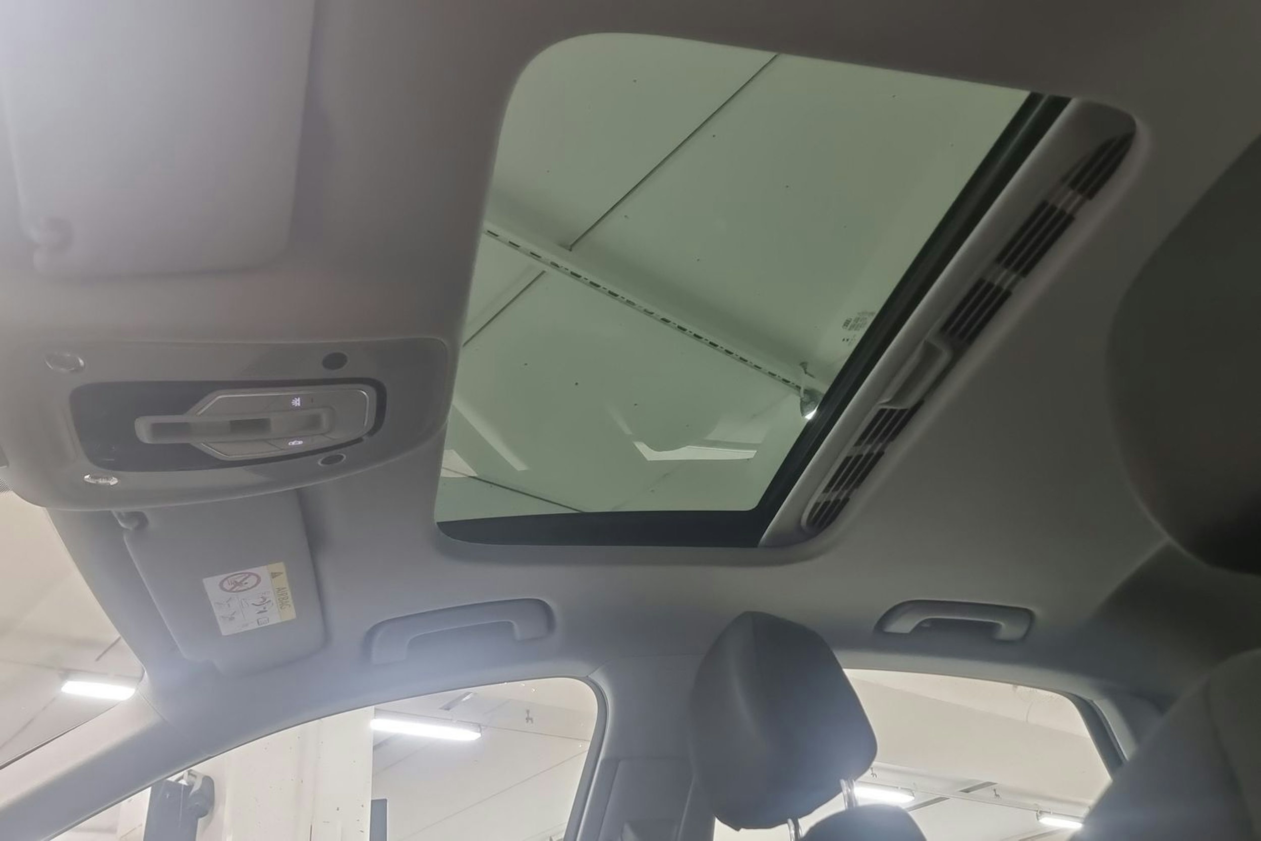 valkoinen Audi A4 2017 kuva 24.