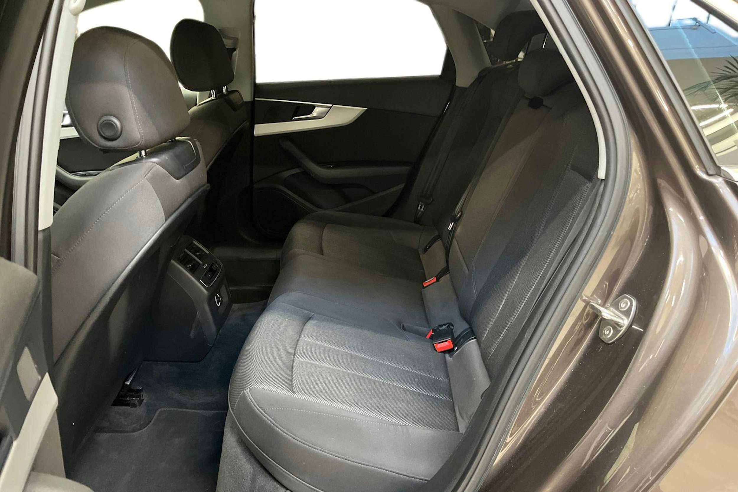 ruskea (beige) Audi A4 2016 kuva 10.