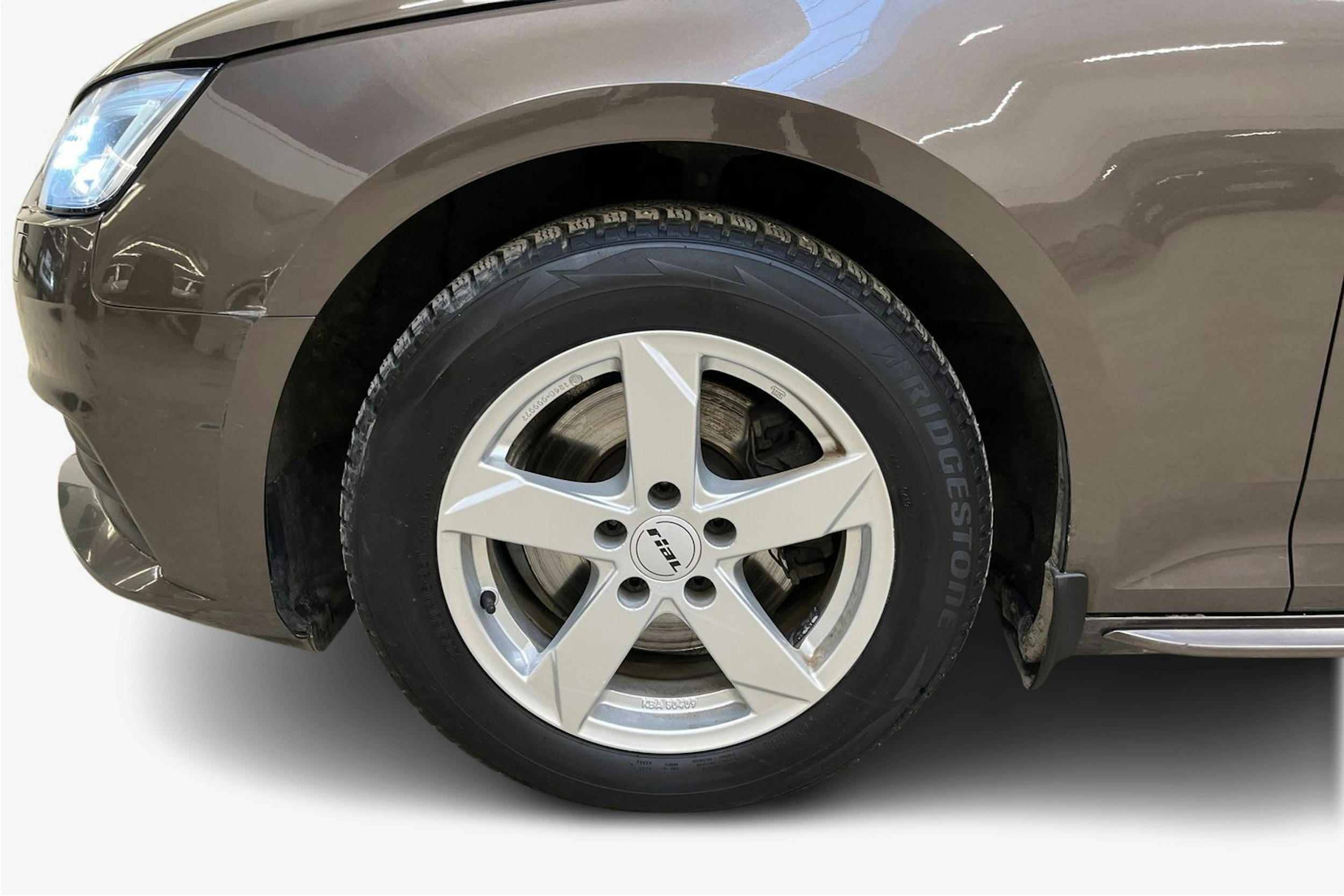 ruskea (beige) Audi A4 2016 kuva 11.