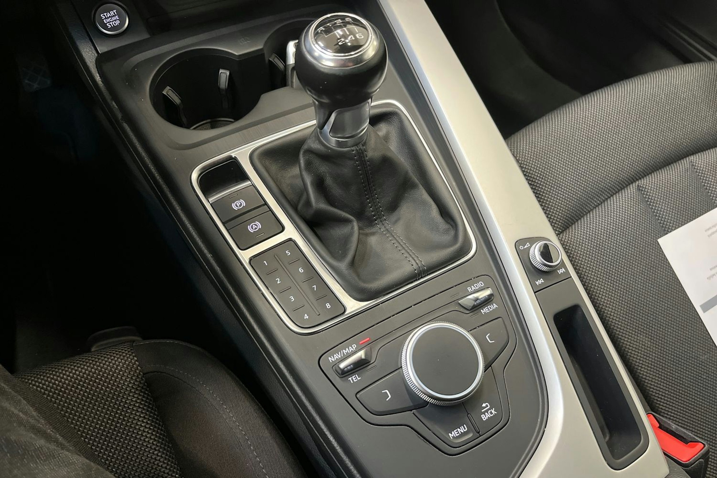 ruskea (beige) Audi A4 2016 kuva 15.