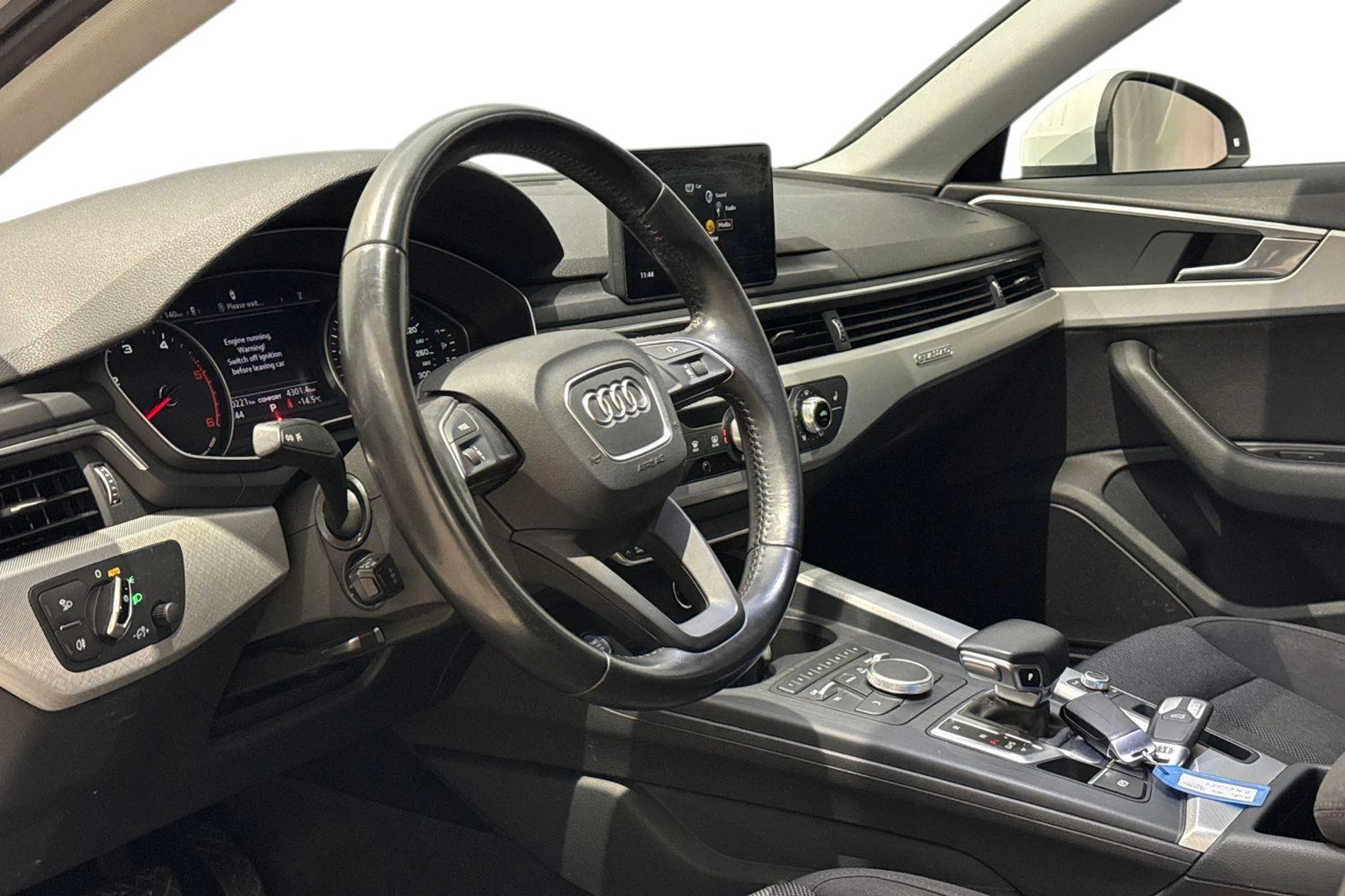 valkoinen Audi A4 2016 kuva 8.