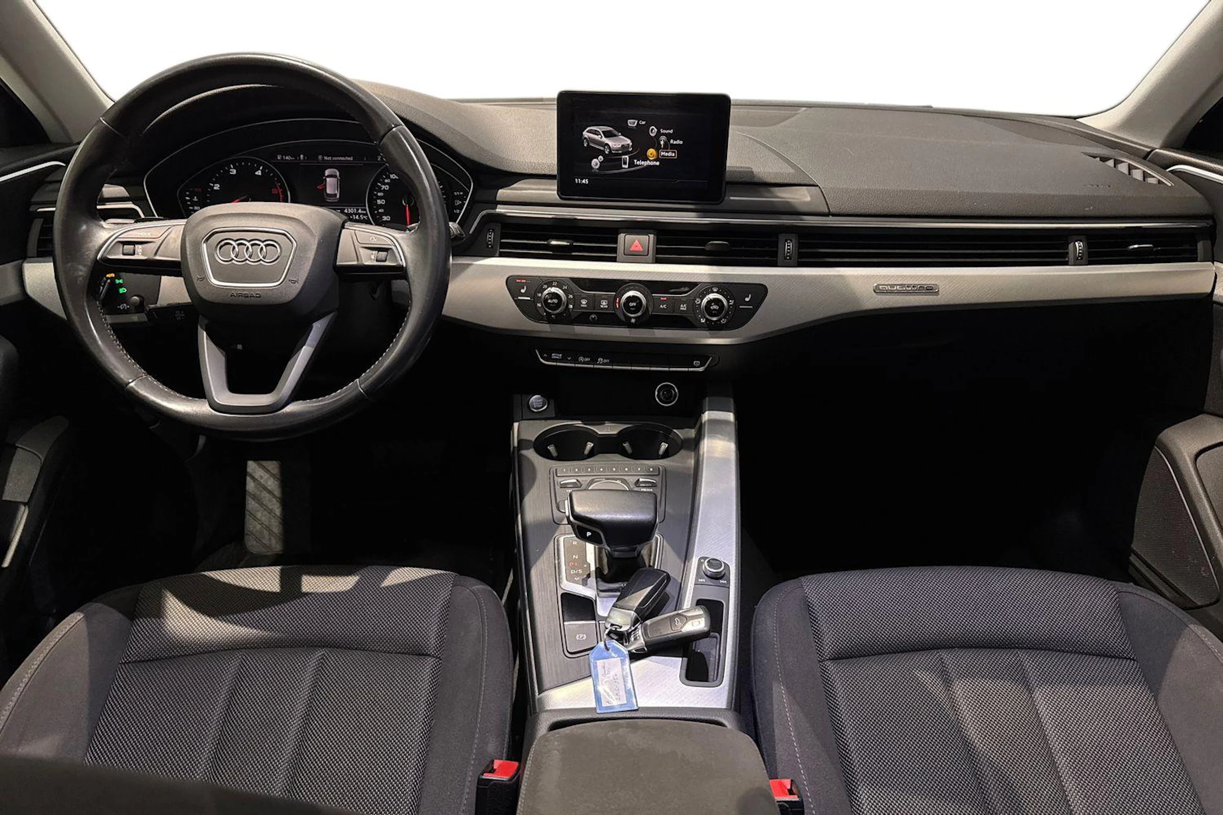 valkoinen Audi A4 2016 kuva 9.