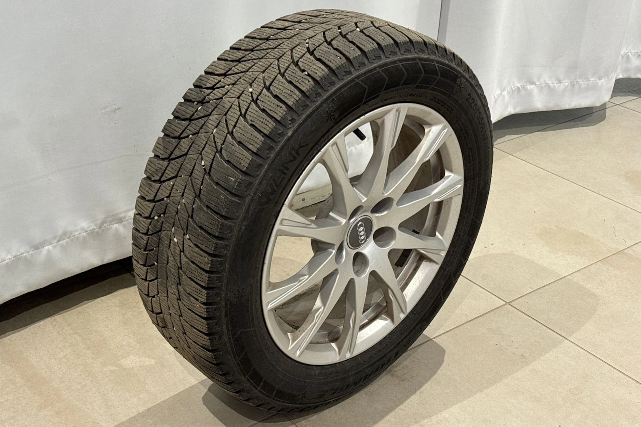 valkoinen Audi A4 2016 kuva 15.