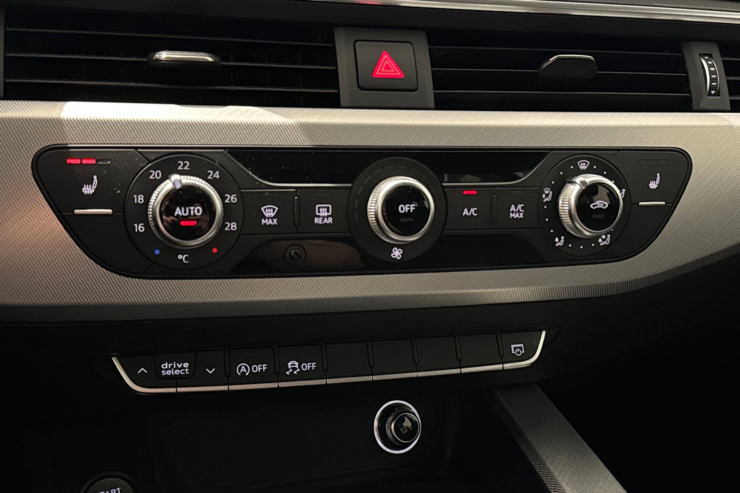 valkoinen Audi A4 2016 kuva 25.