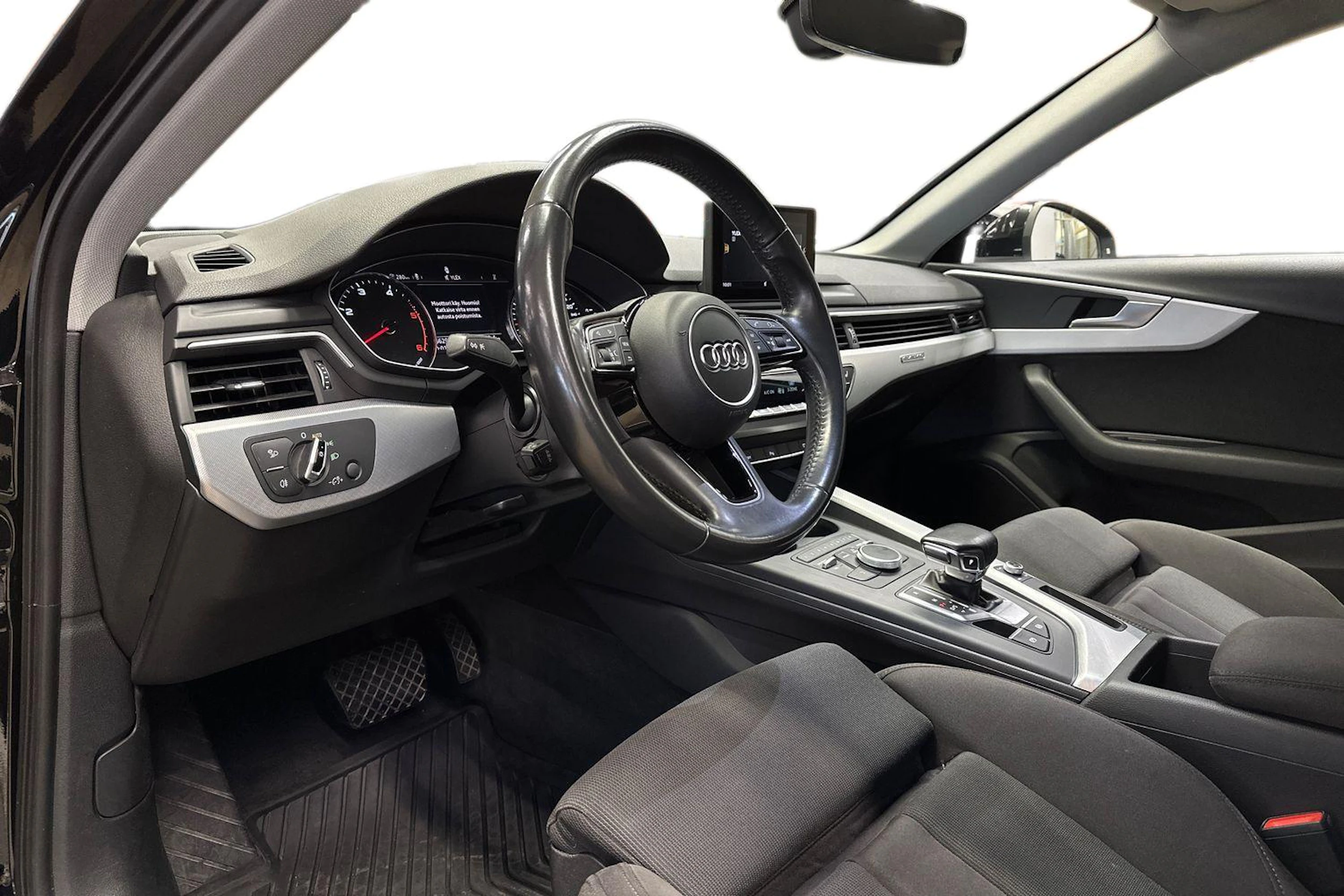 musta Audi A4 2017 kuva 6.