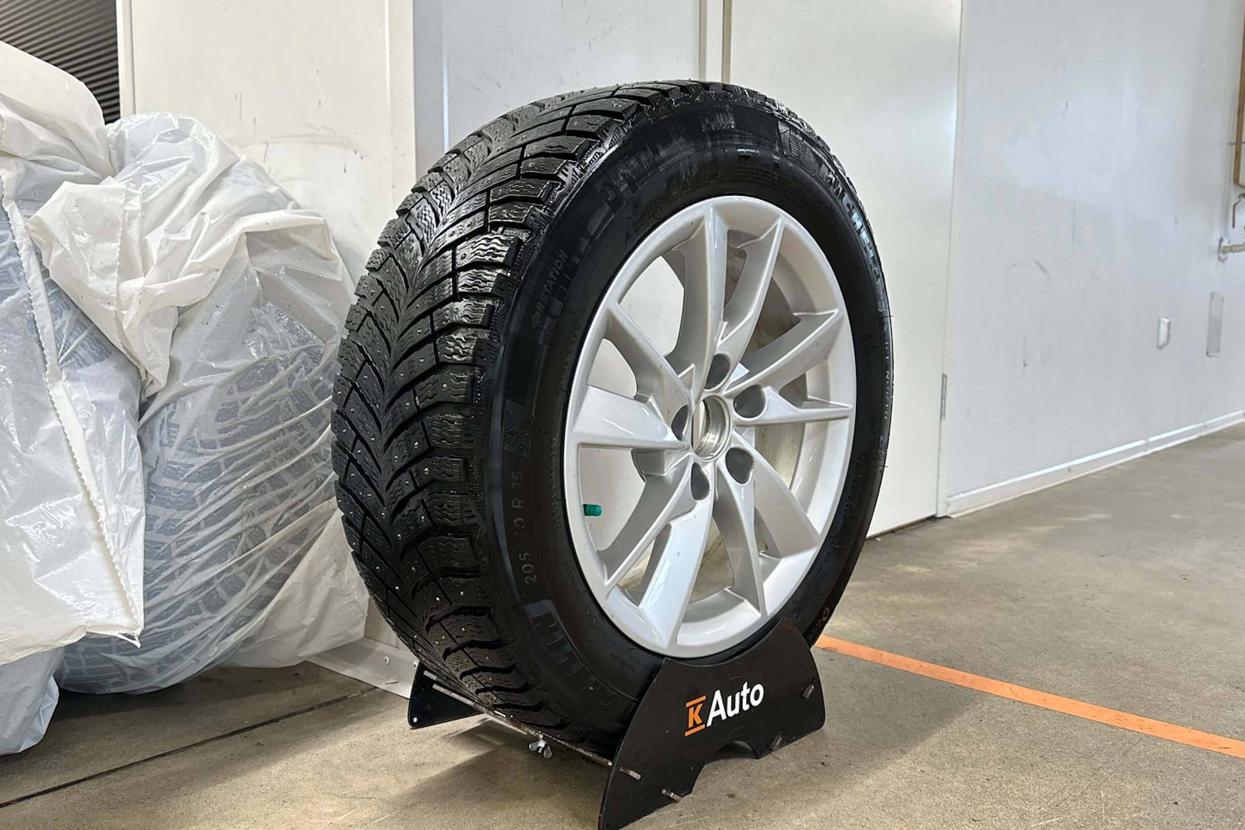 musta Audi A4 2017 kuva 10.