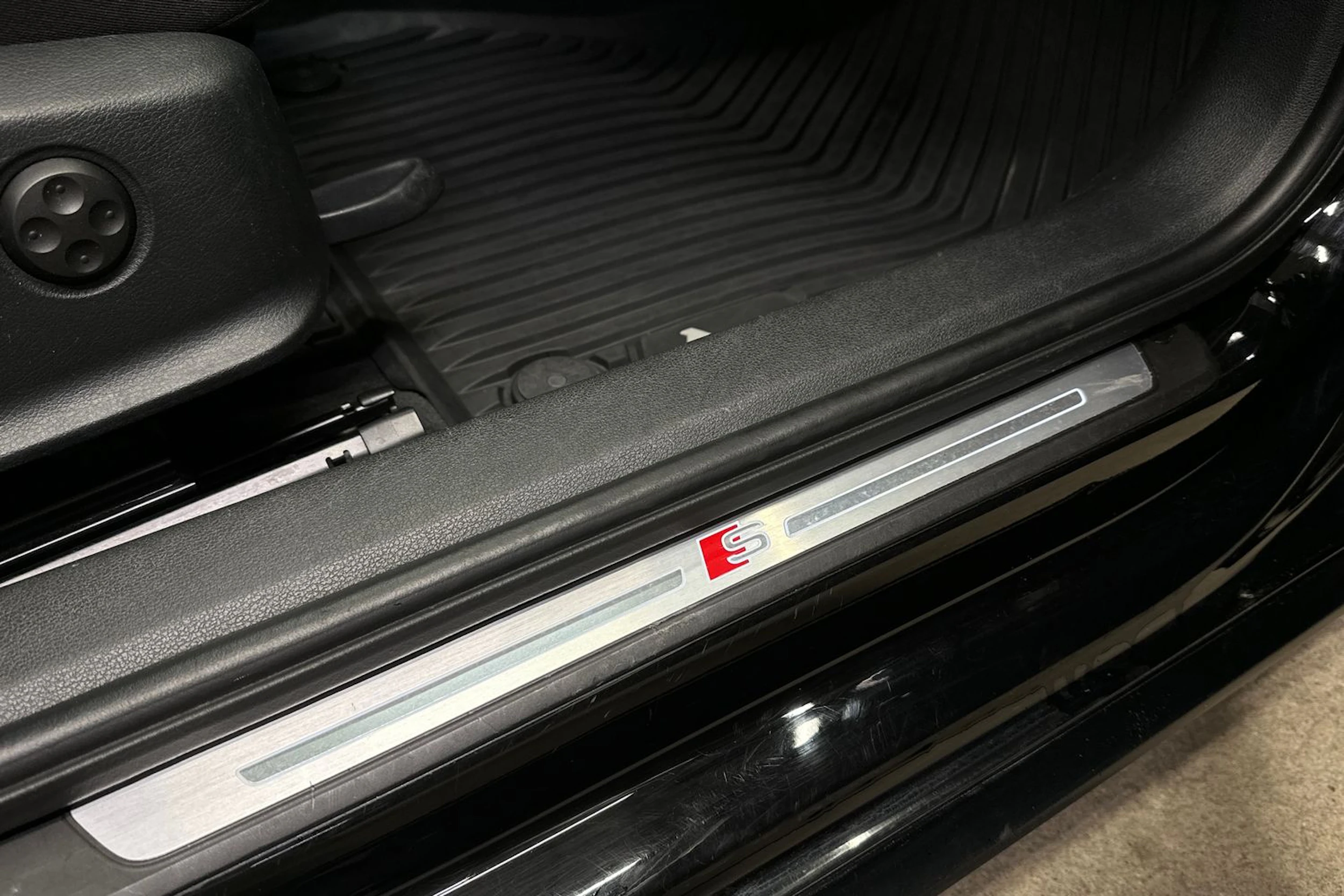 musta Audi A4 2017 kuva 12.