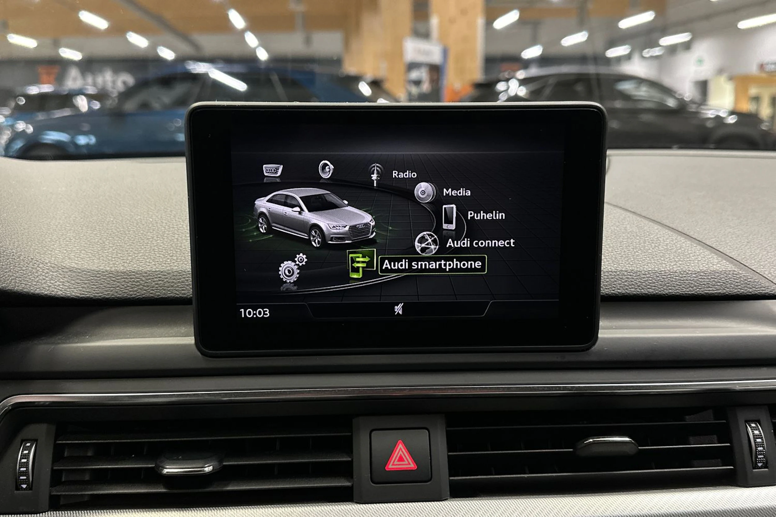 musta Audi A4 2017 kuva 13.