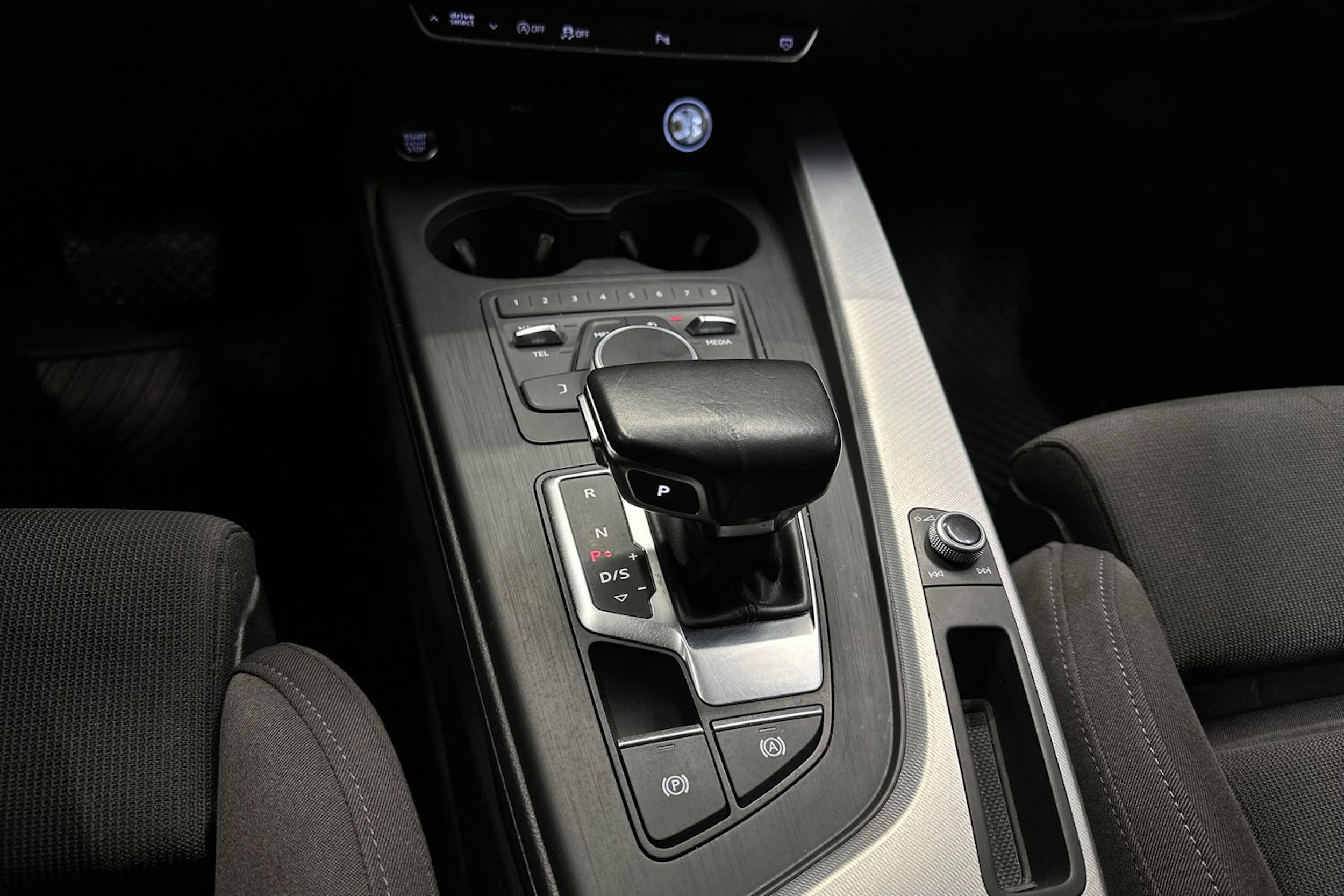 musta Audi A4 2017 kuva 20.