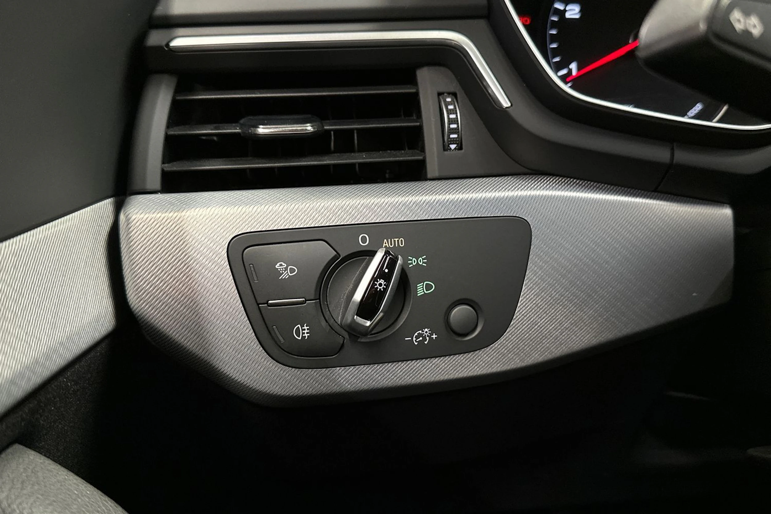 musta Audi A4 2017 kuva 26.