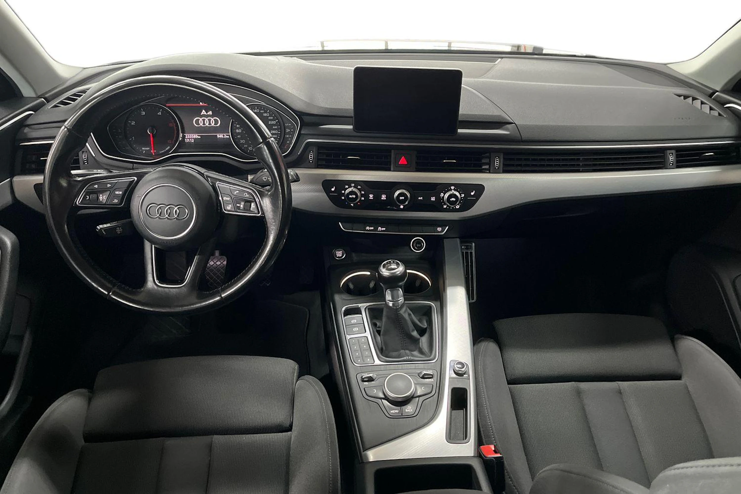 Musta Audi A4 2017 kuva 7.