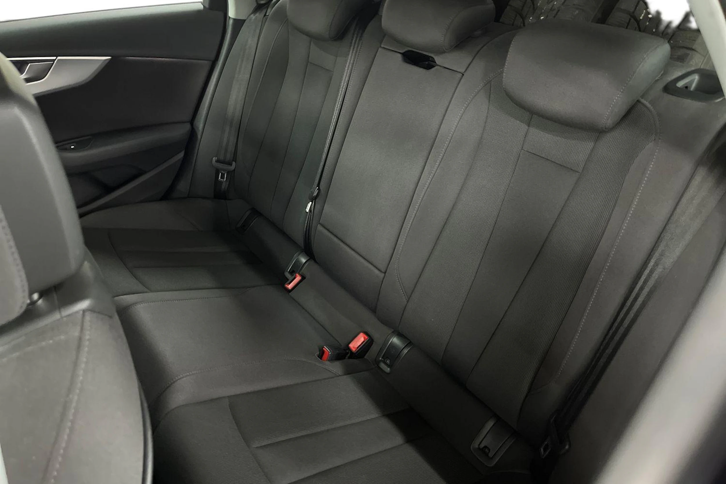 Musta Audi A4 2017 kuva 8.