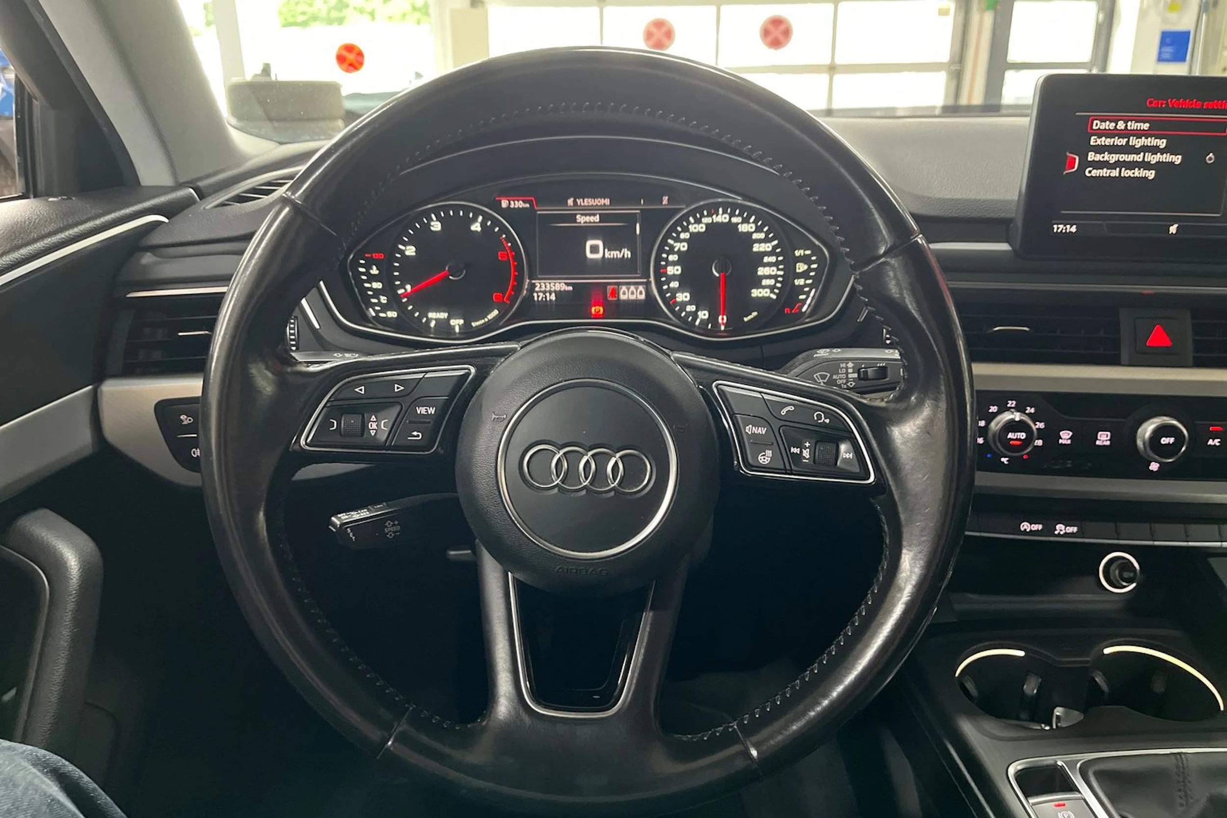 Musta Audi A4 2017 kuva 13.