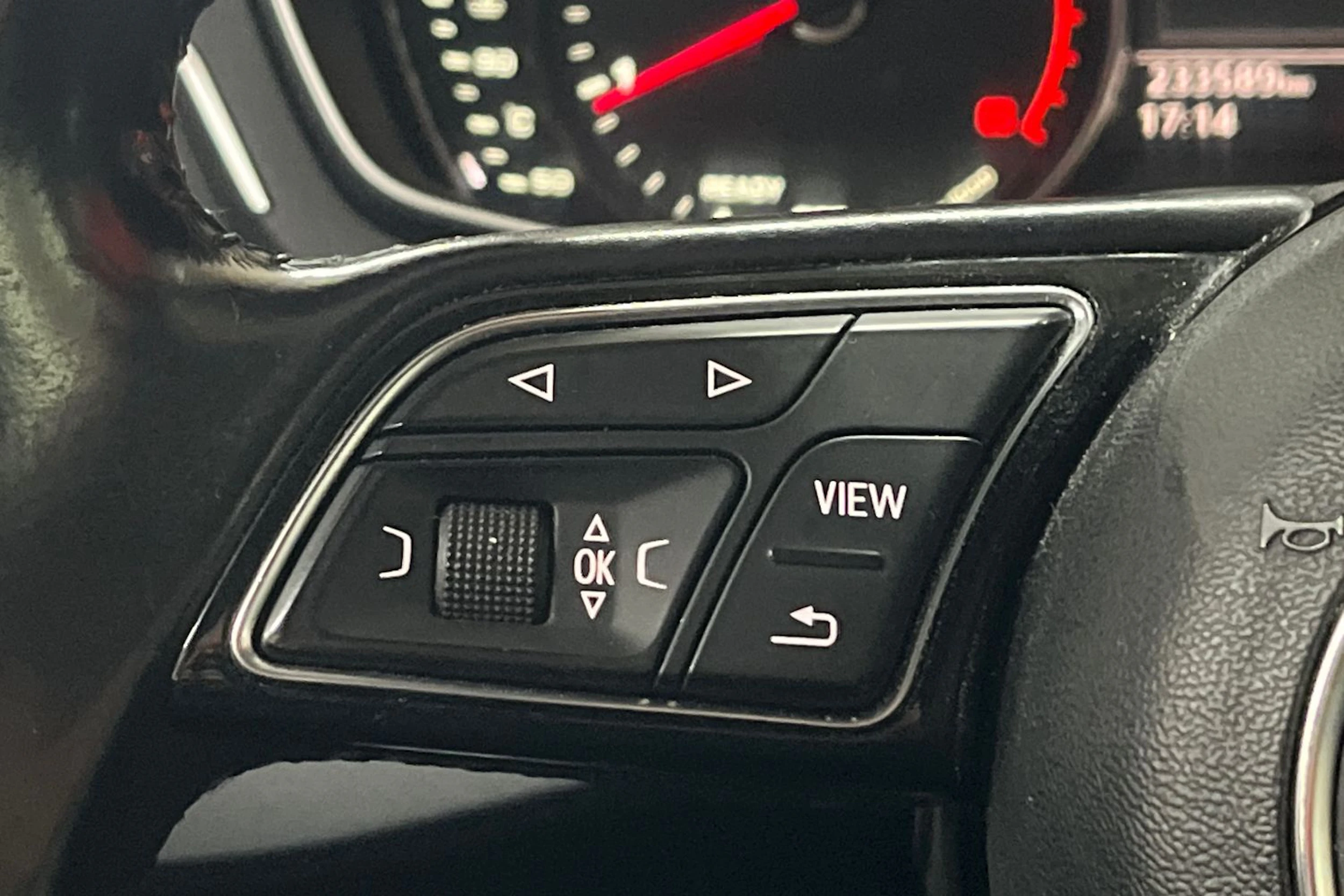 Musta Audi A4 2017 kuva 15.