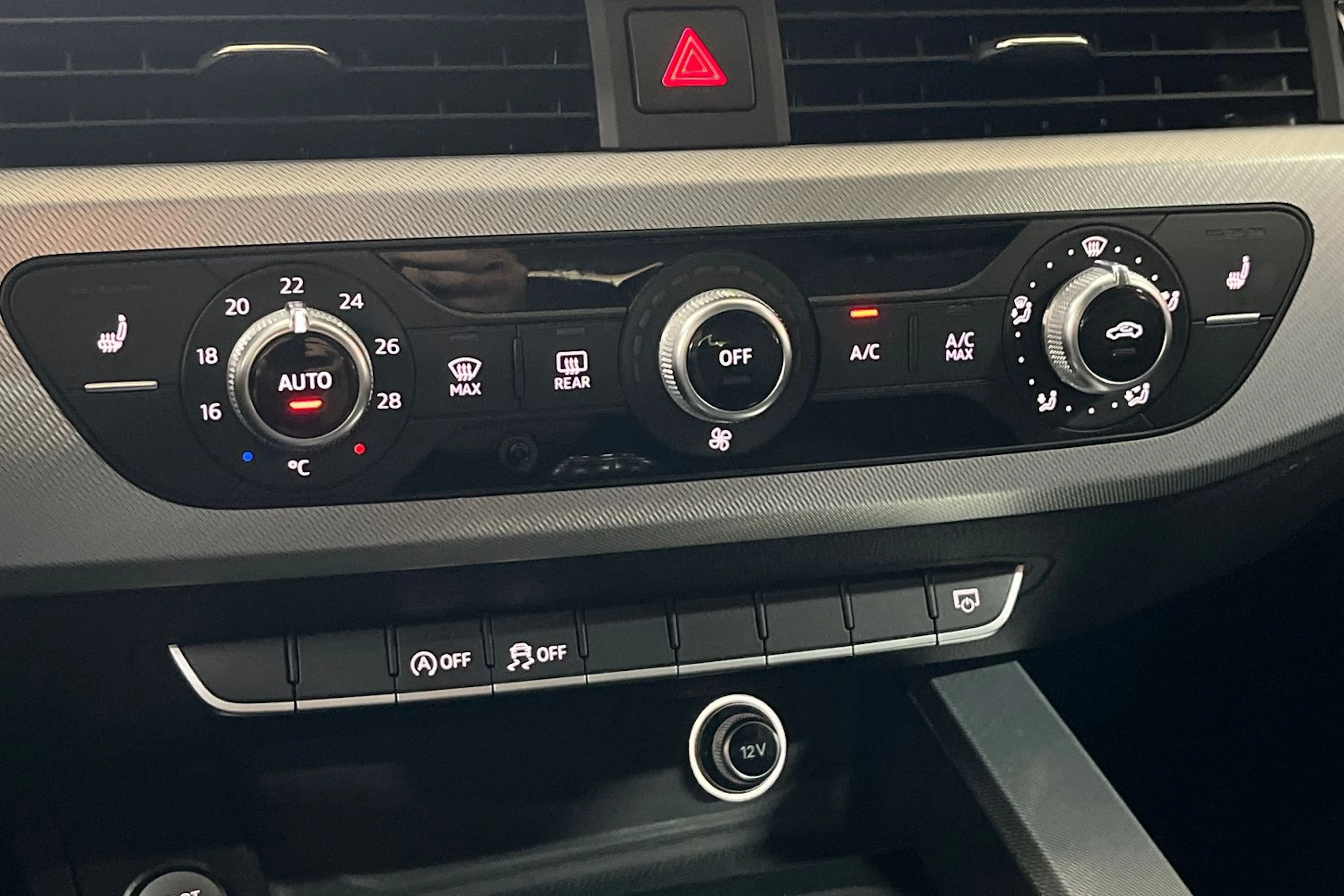 Musta Audi A4 2017 kuva 18.