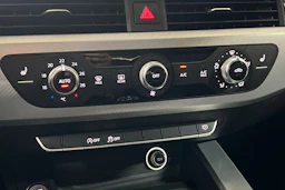 Musta Audi A4 2017 kuva 18.